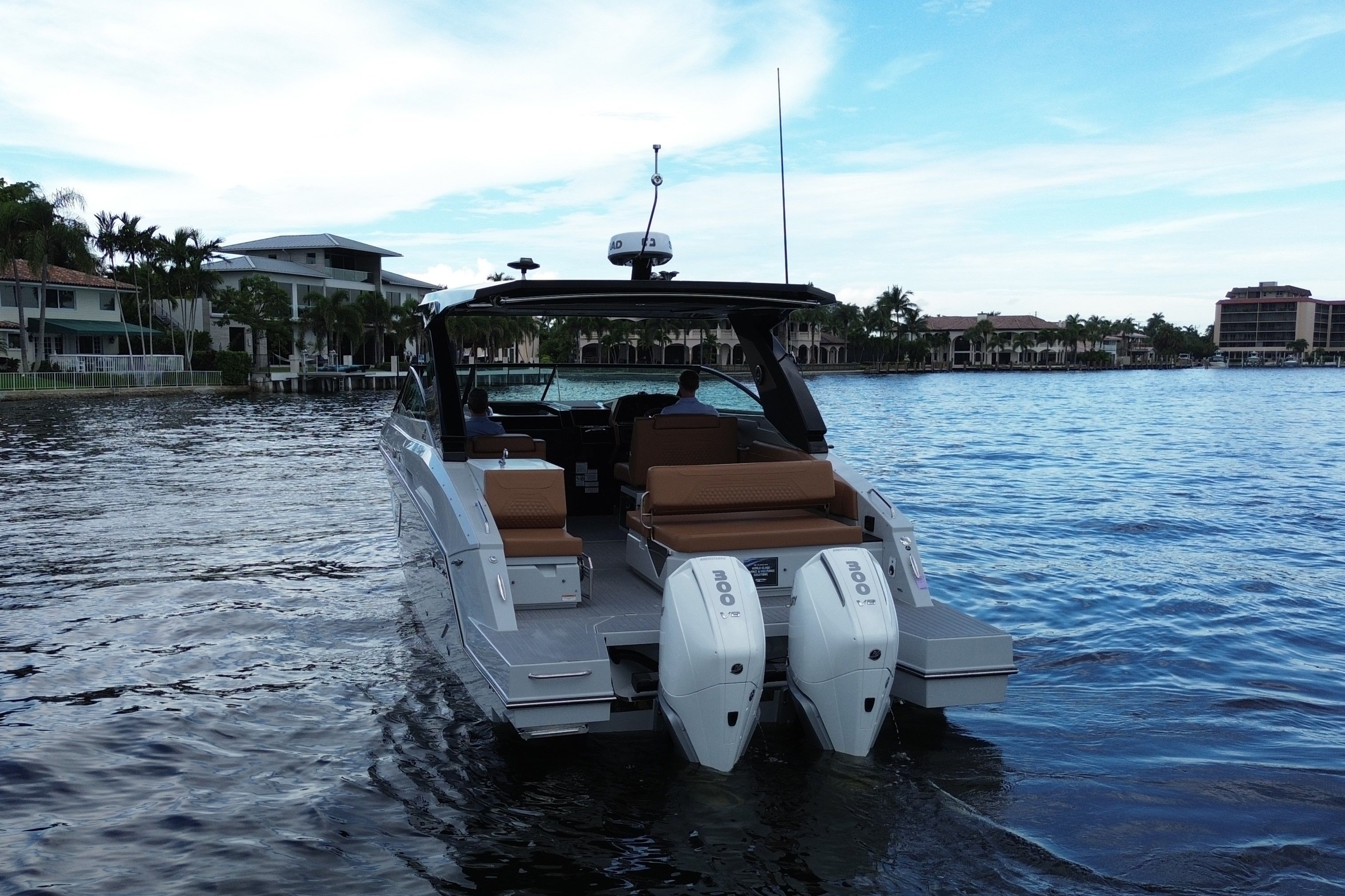 2025 Cruisers Yachts 34 GLS South Beach Outboard Image Thumbnail #7