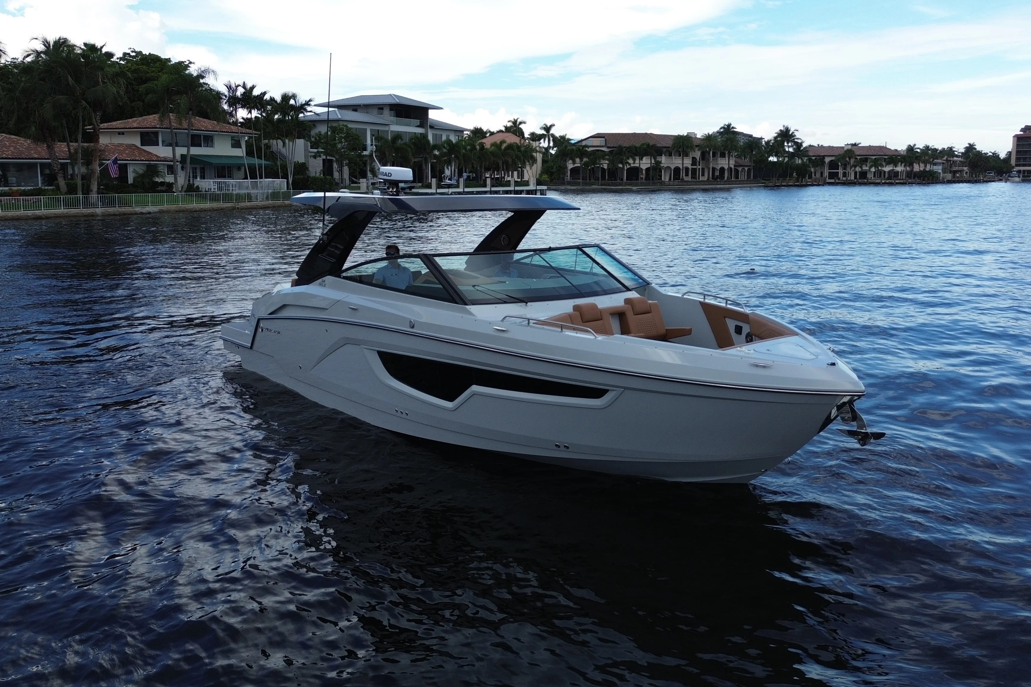 2025 Cruisers Yachts 34 GLS South Beach Outboard Image Thumbnail #16