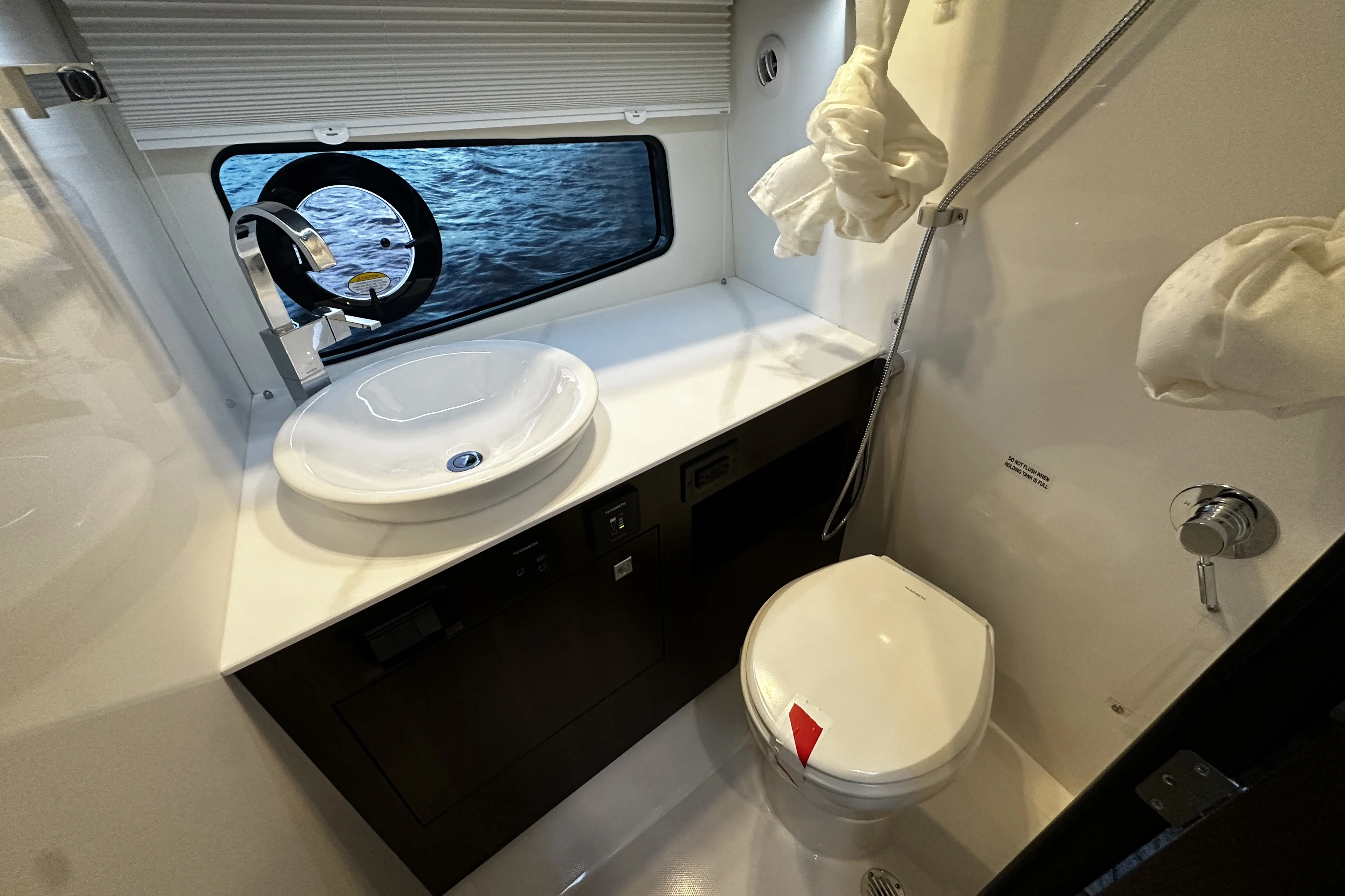 2025 Cruisers Yachts 34 GLS South Beach Outboard Image Thumbnail #53