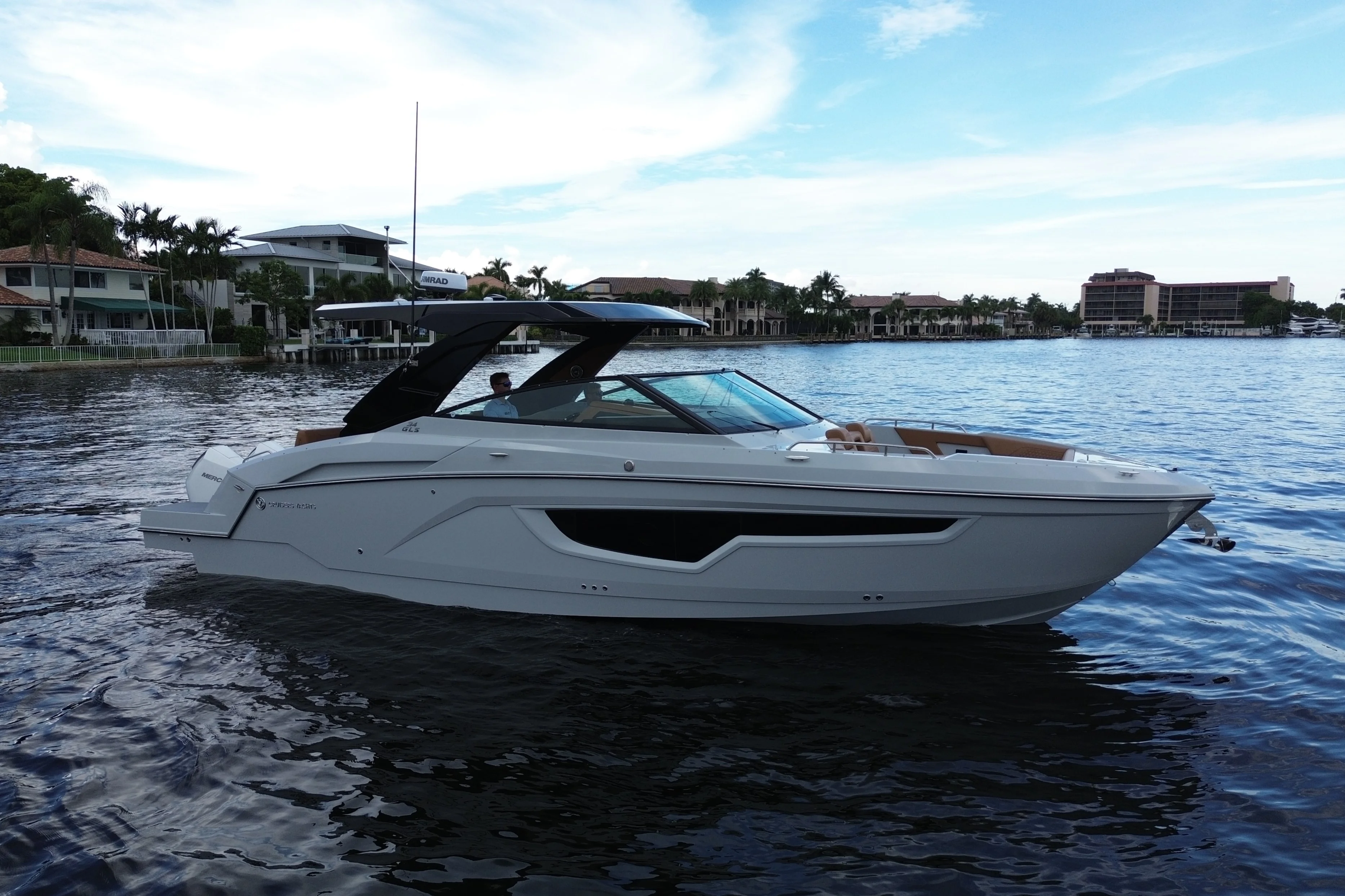 2025 Cruisers Yachts 34 GLS South Beach Outboard Image Thumbnail #14