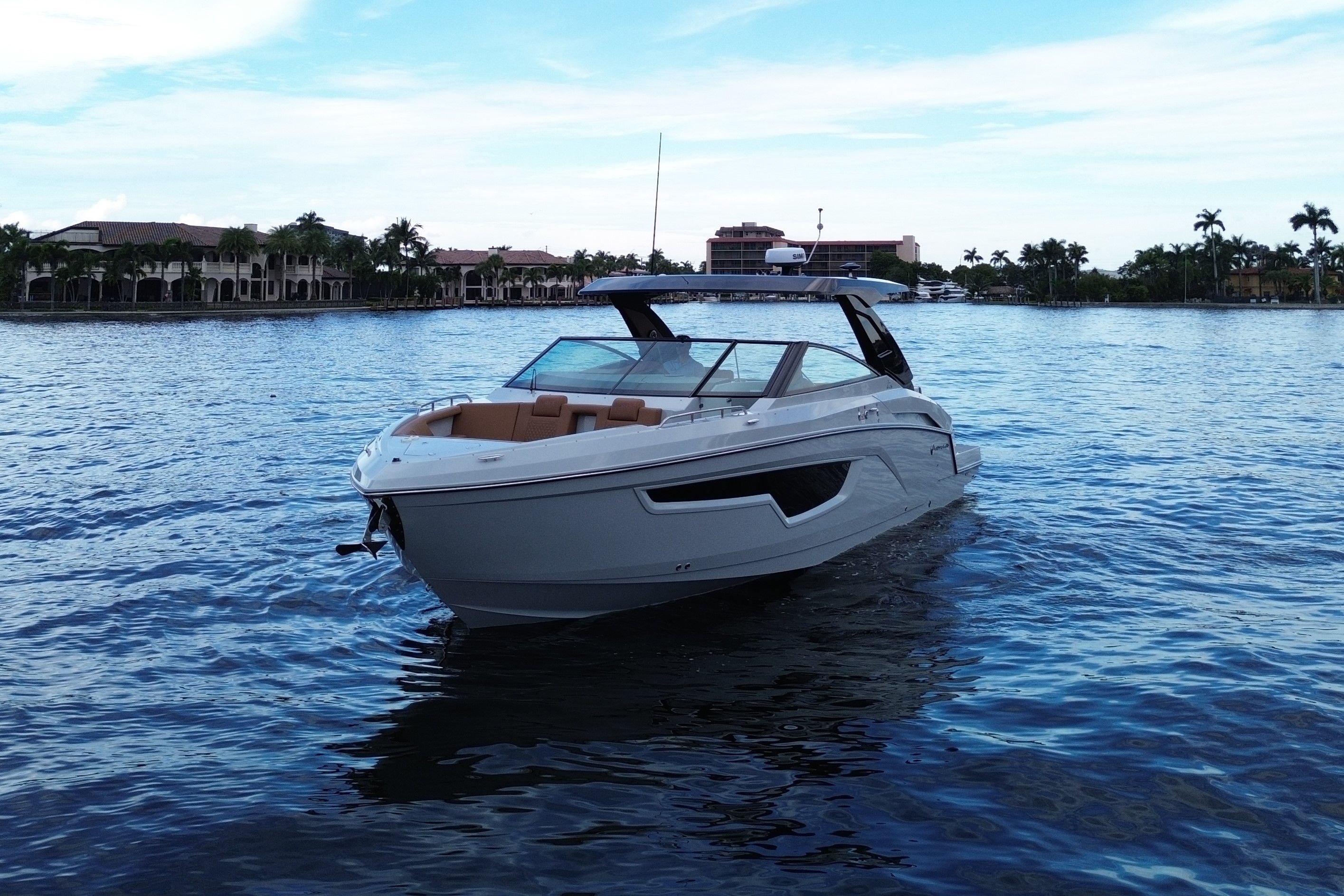 2025 Cruisers Yachts 34 GLS South Beach Outboard Image Thumbnail #20