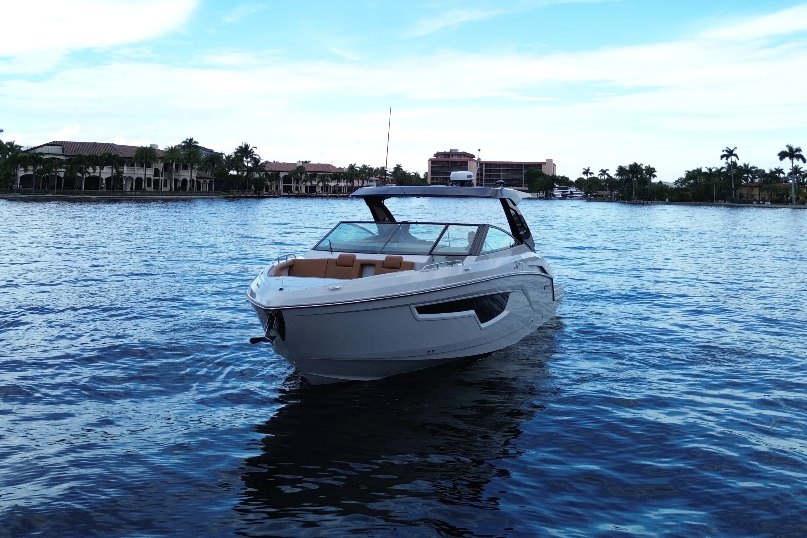 2025 Cruisers Yachts 34 GLS South Beach Outboard Image Thumbnail #19