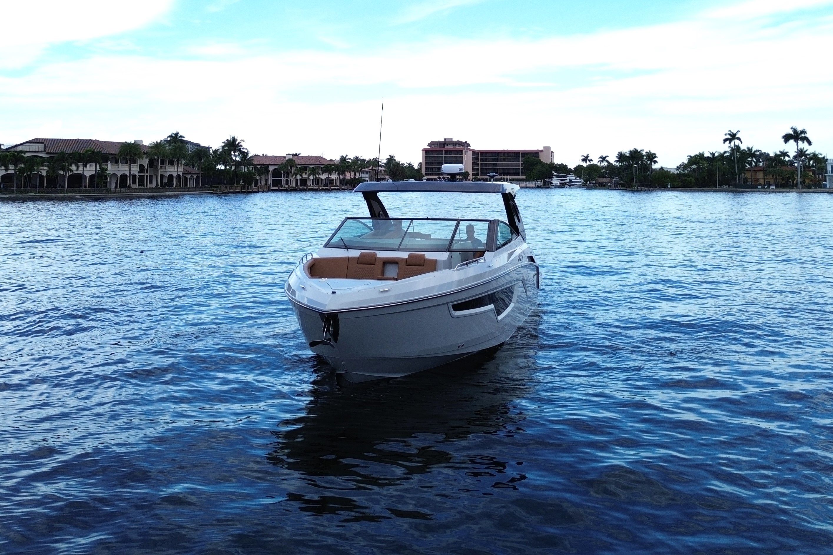 2025 Cruisers Yachts 34 GLS South Beach Outboard Image Thumbnail #18