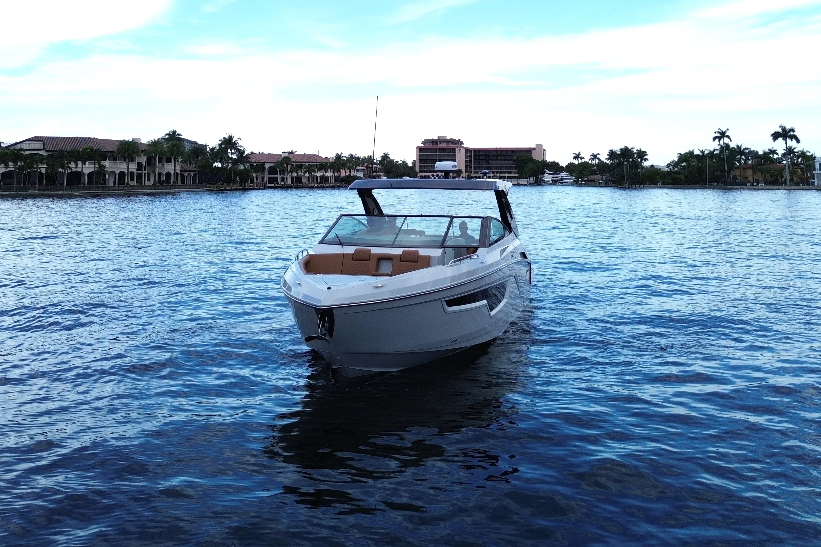 2025 Cruisers Yachts 34 GLS South Beach Outboard Image Thumbnail #18