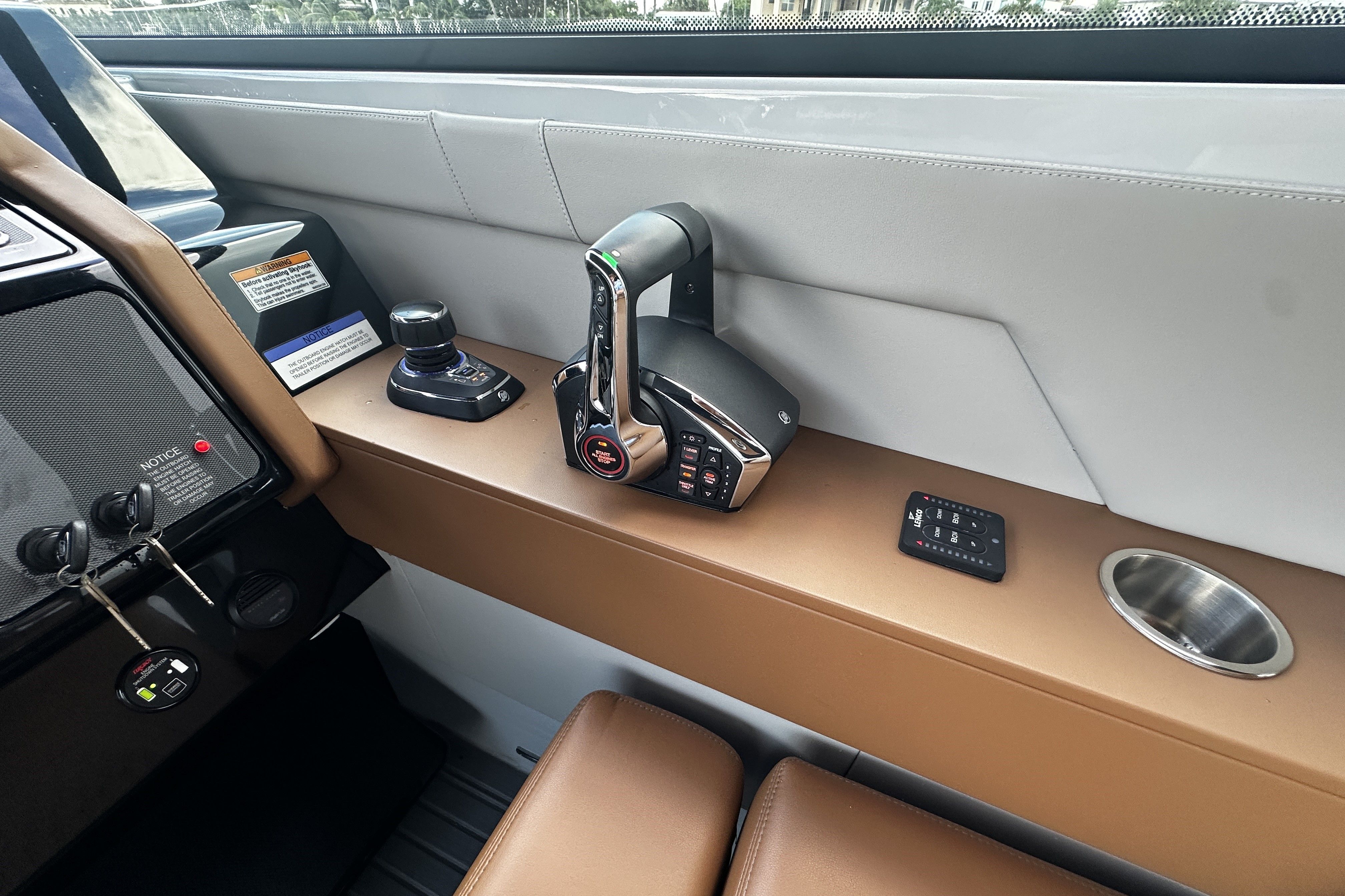 2025 Cruisers Yachts 34 GLS South Beach Outboard Image Thumbnail #39