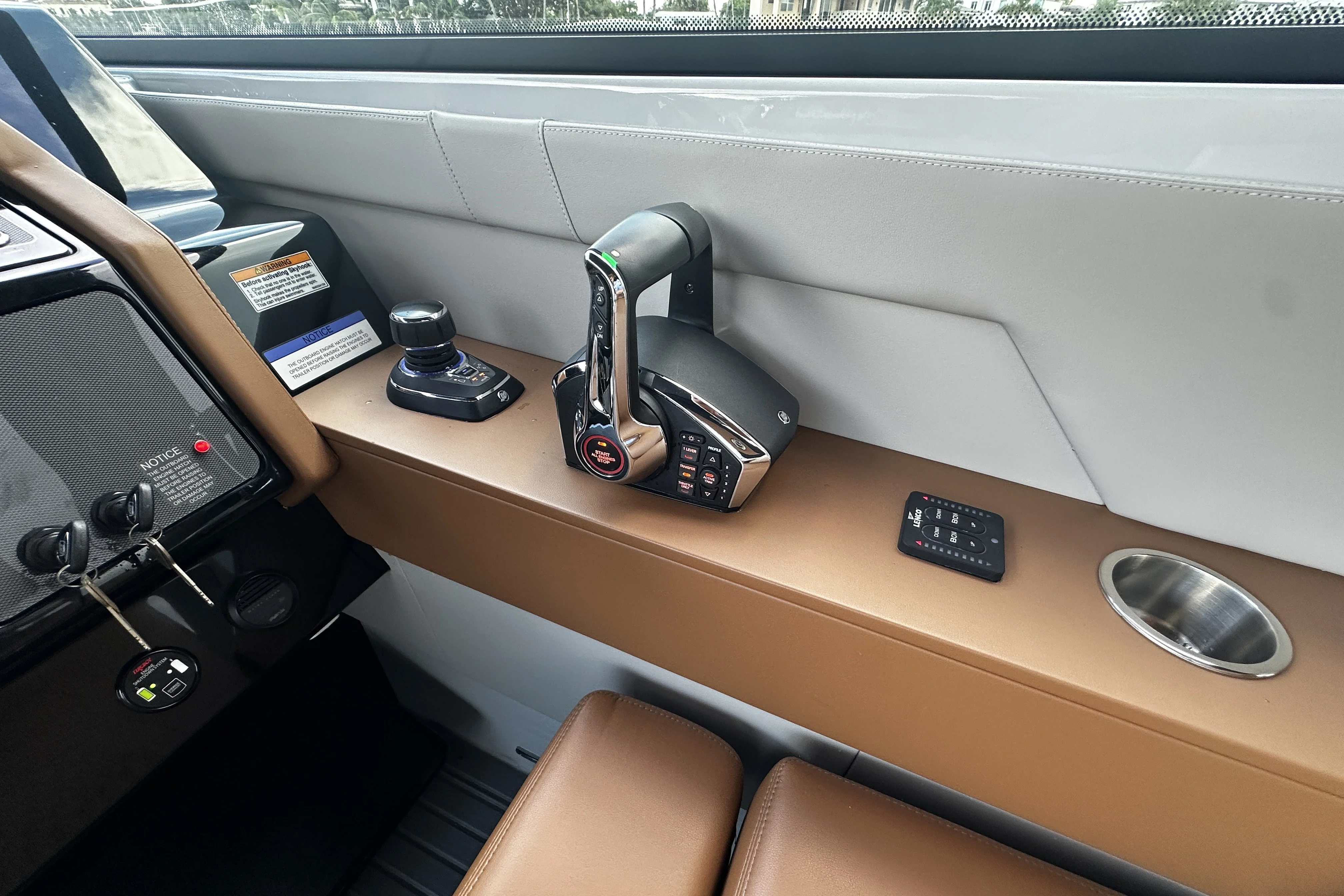 2025 Cruisers Yachts 34 GLS South Beach Outboard Image Thumbnail #39