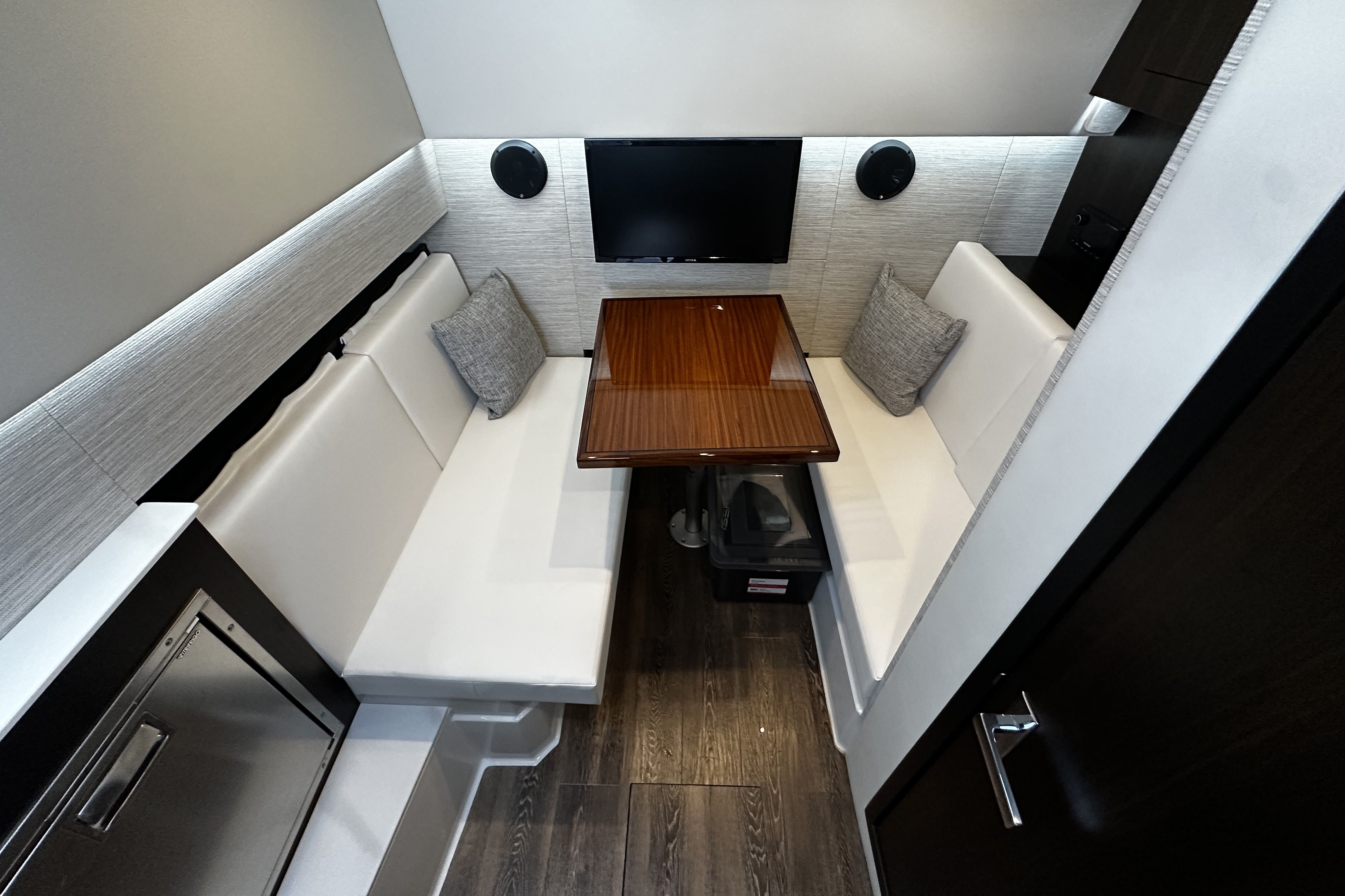 2025 Cruisers Yachts 34 GLS South Beach Outboard Image Thumbnail #48