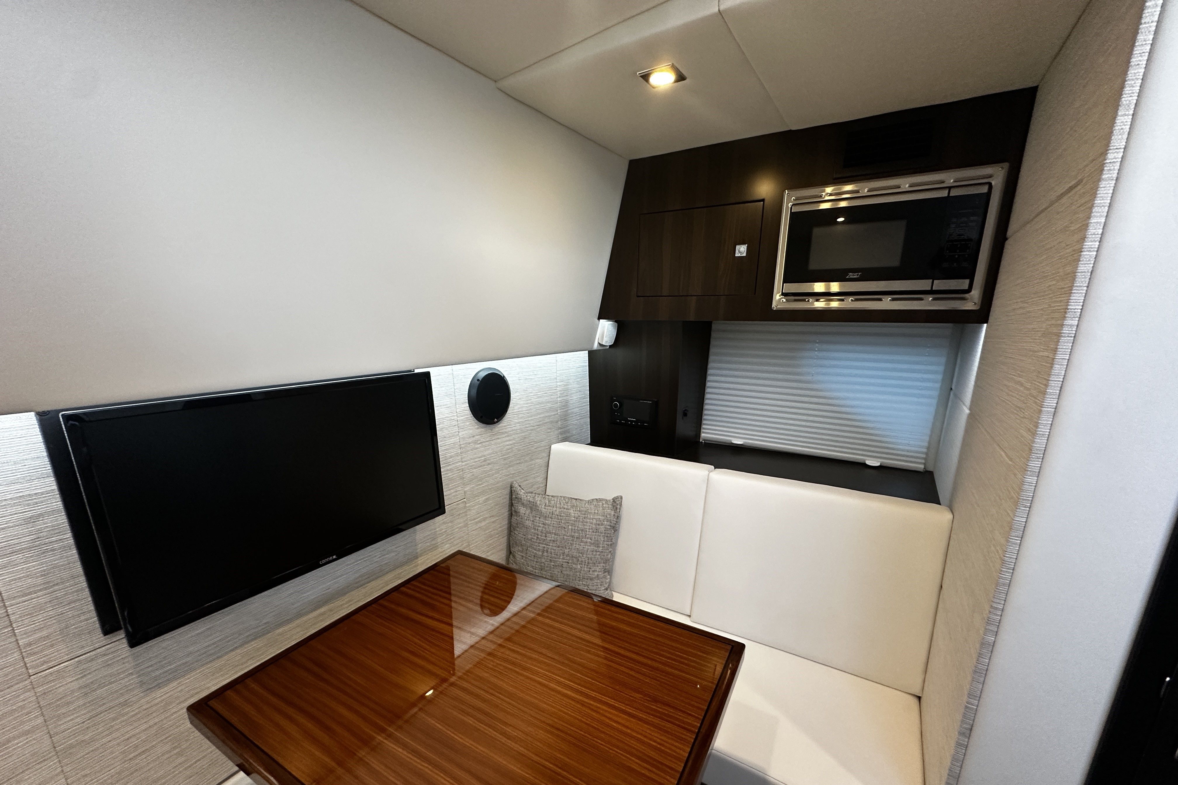 2025 Cruisers Yachts 34 GLS South Beach Outboard Image Thumbnail #49