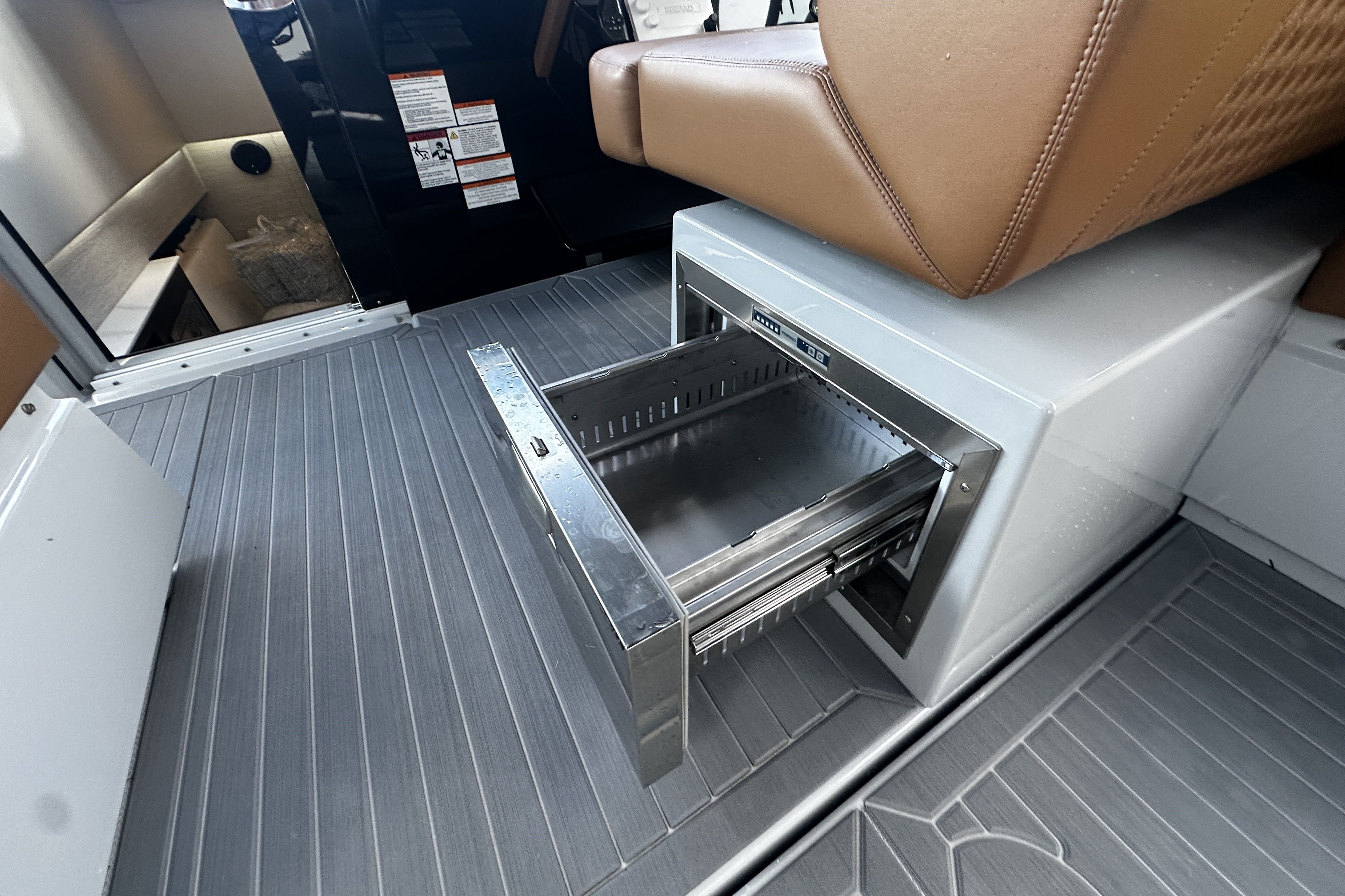 2025 Cruisers Yachts 34 GLS South Beach Outboard Image Thumbnail #36