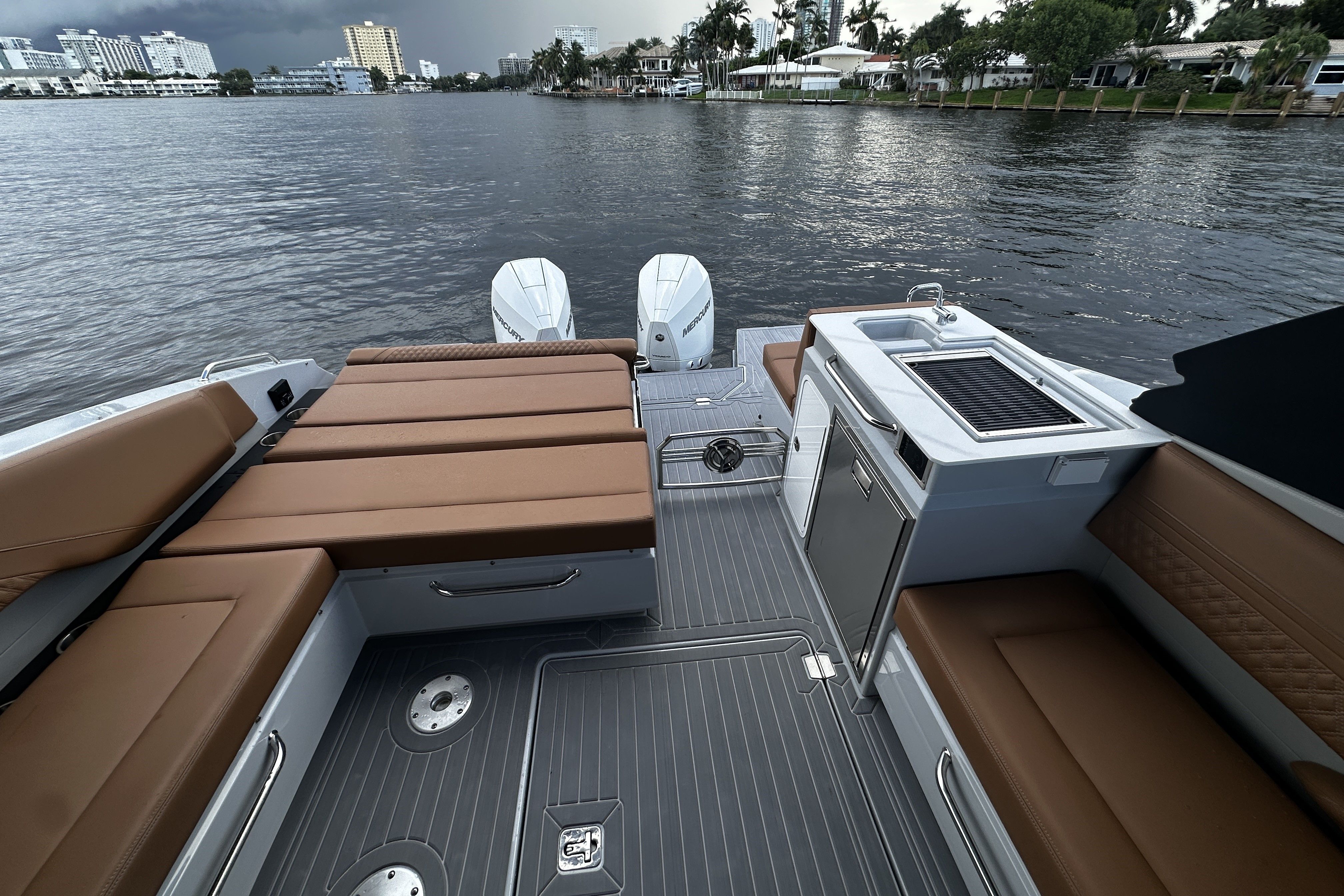 2025 Cruisers Yachts 34 GLS South Beach Outboard Image Thumbnail #30