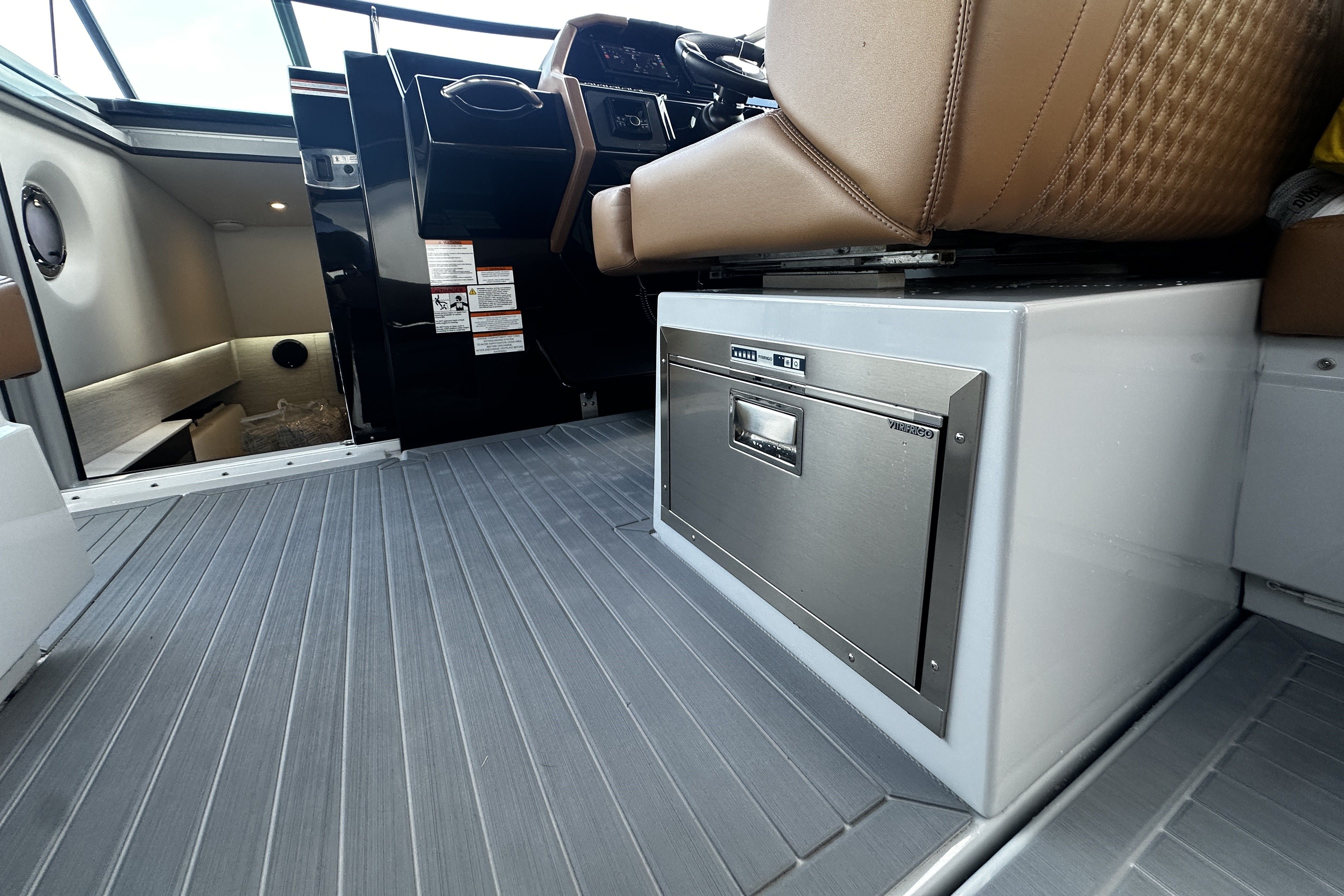 2025 Cruisers Yachts 34 GLS South Beach Outboard Image Thumbnail #35