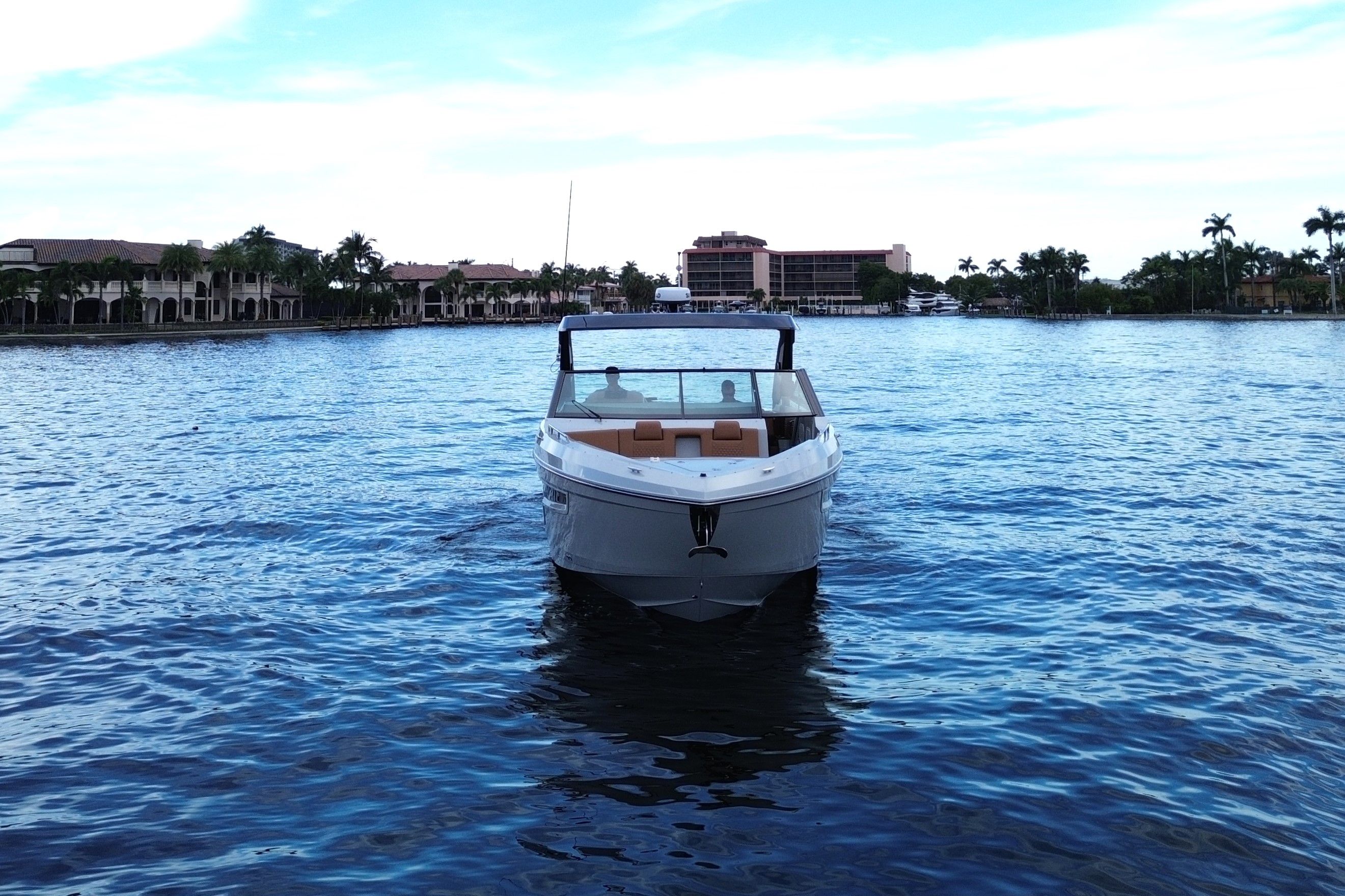 2025 Cruisers Yachts 34 GLS South Beach Outboard Image Thumbnail #17