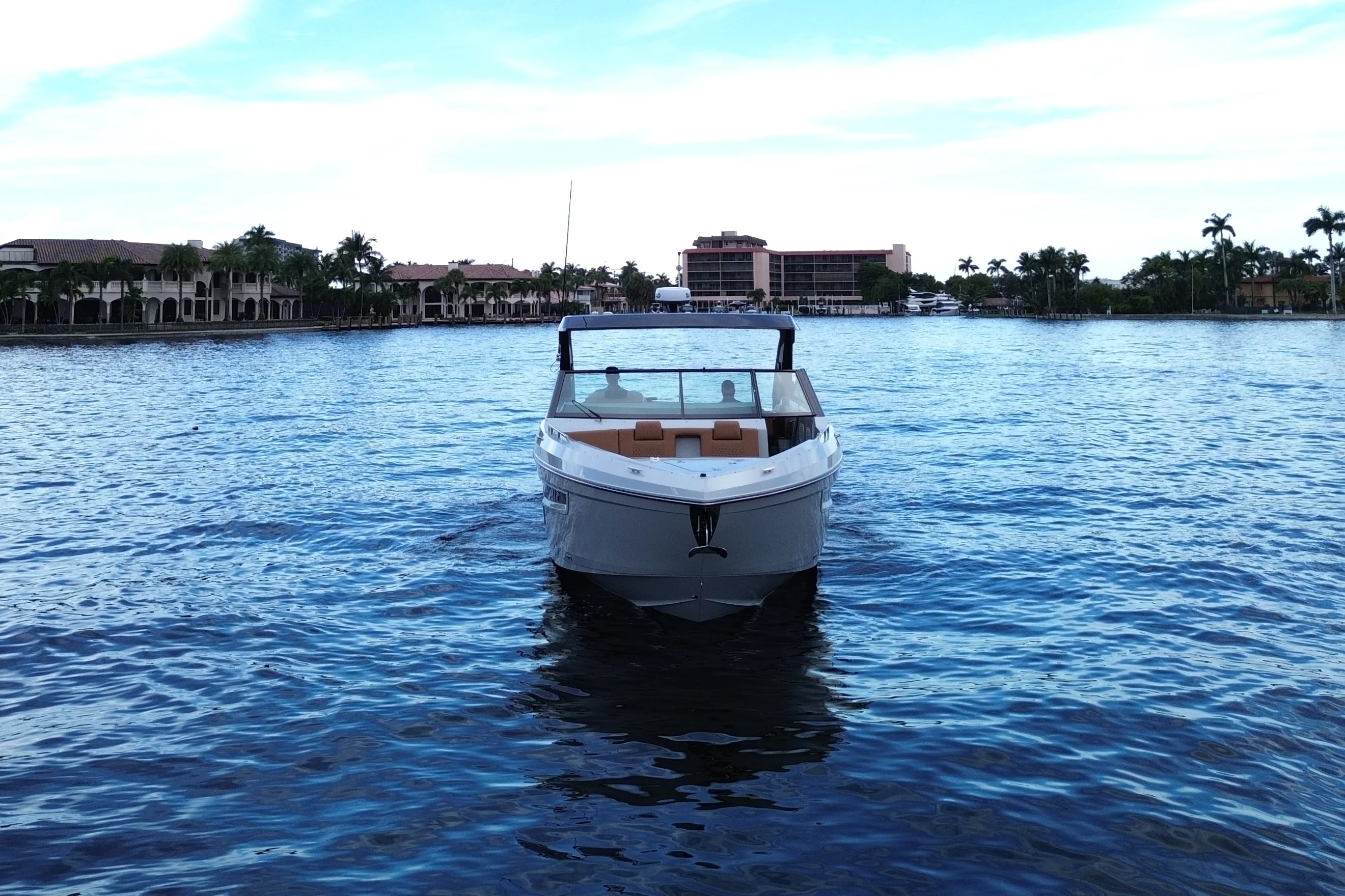 2025 Cruisers Yachts 34 GLS South Beach Outboard Image Thumbnail #17