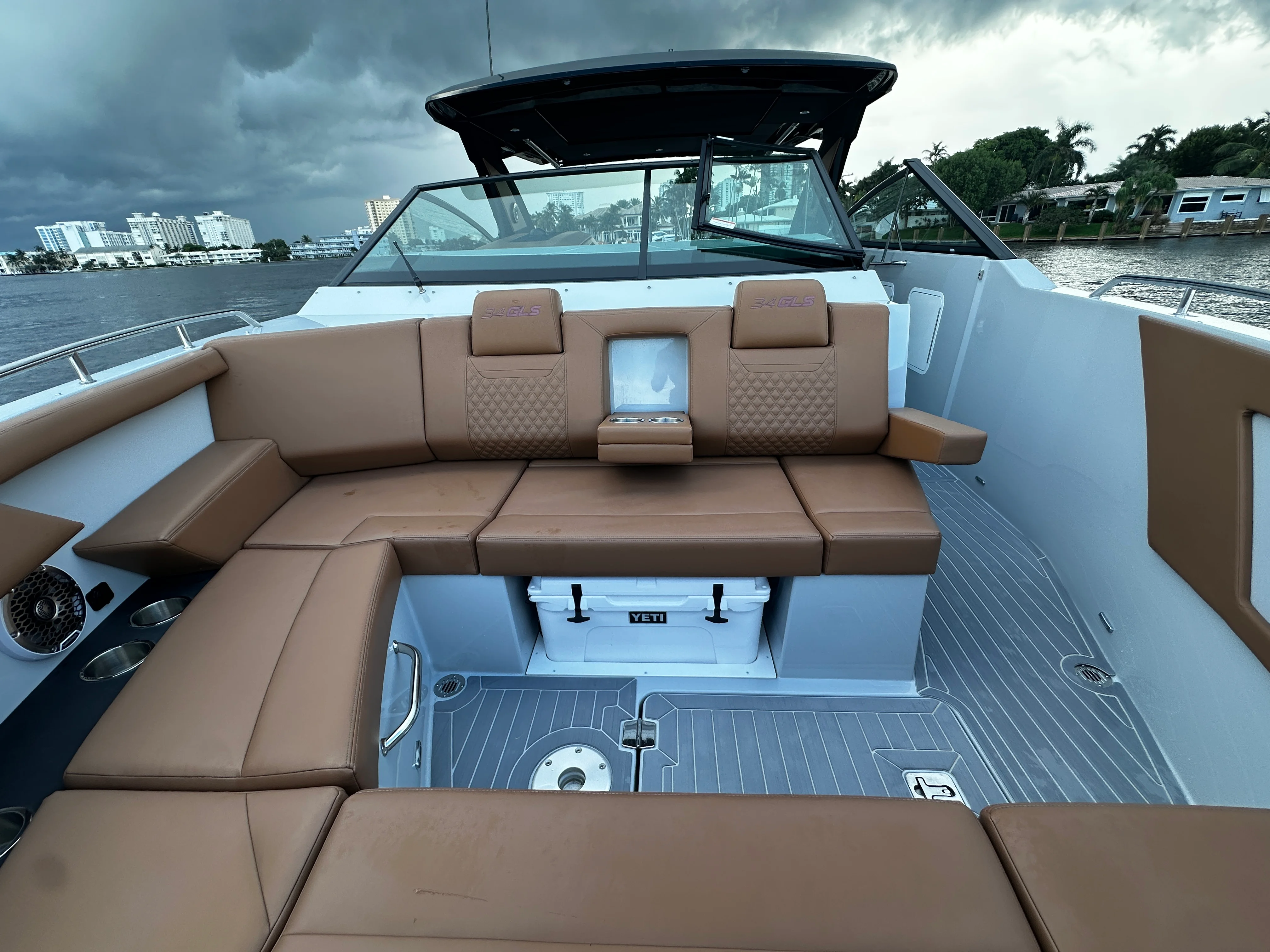 2025 Cruisers Yachts 34 GLS South Beach Outboard Image Thumbnail #43