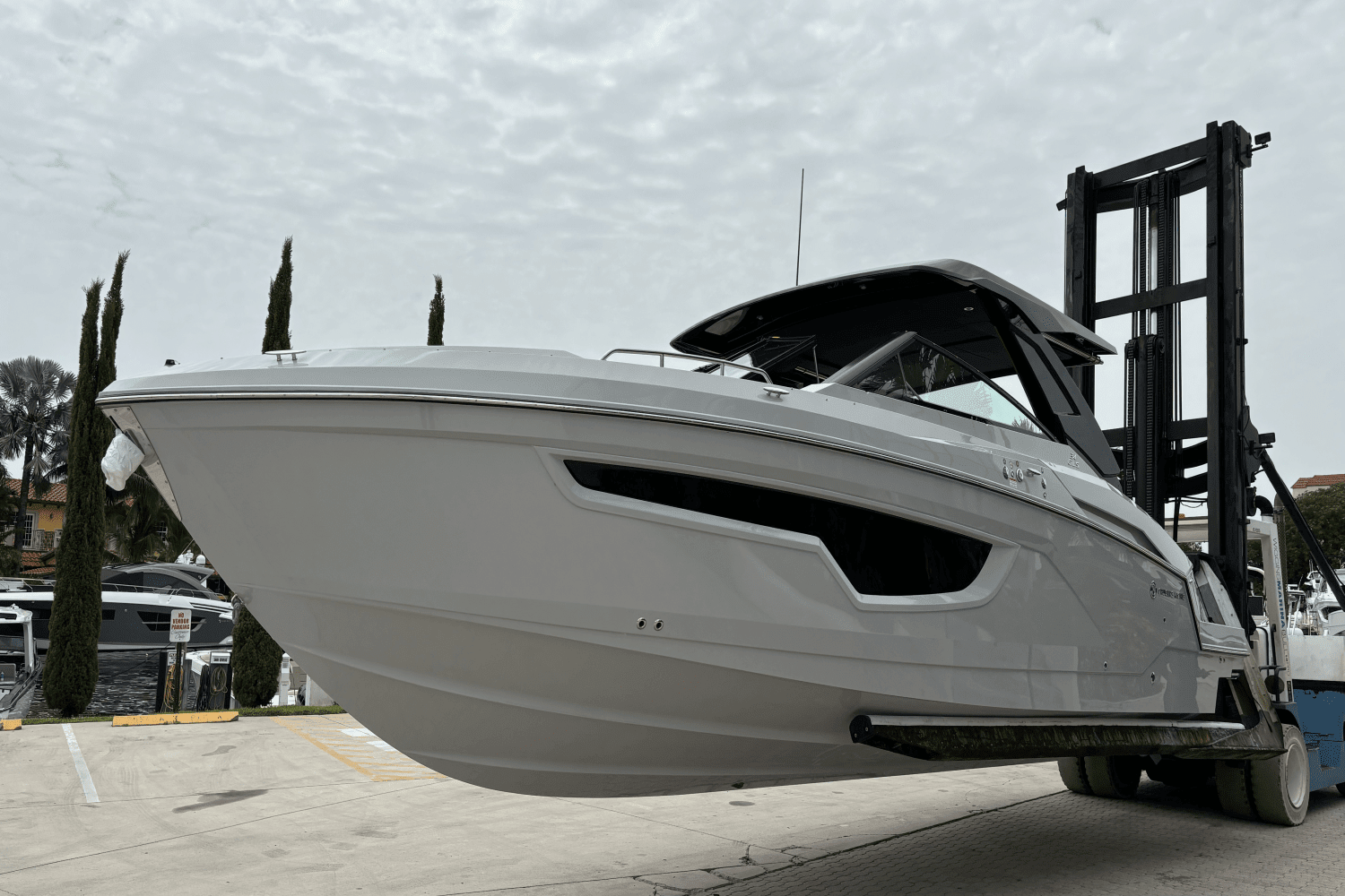 2025 Cruisers Yachts 34 GLS South Beach Outboard Image Thumbnail #3