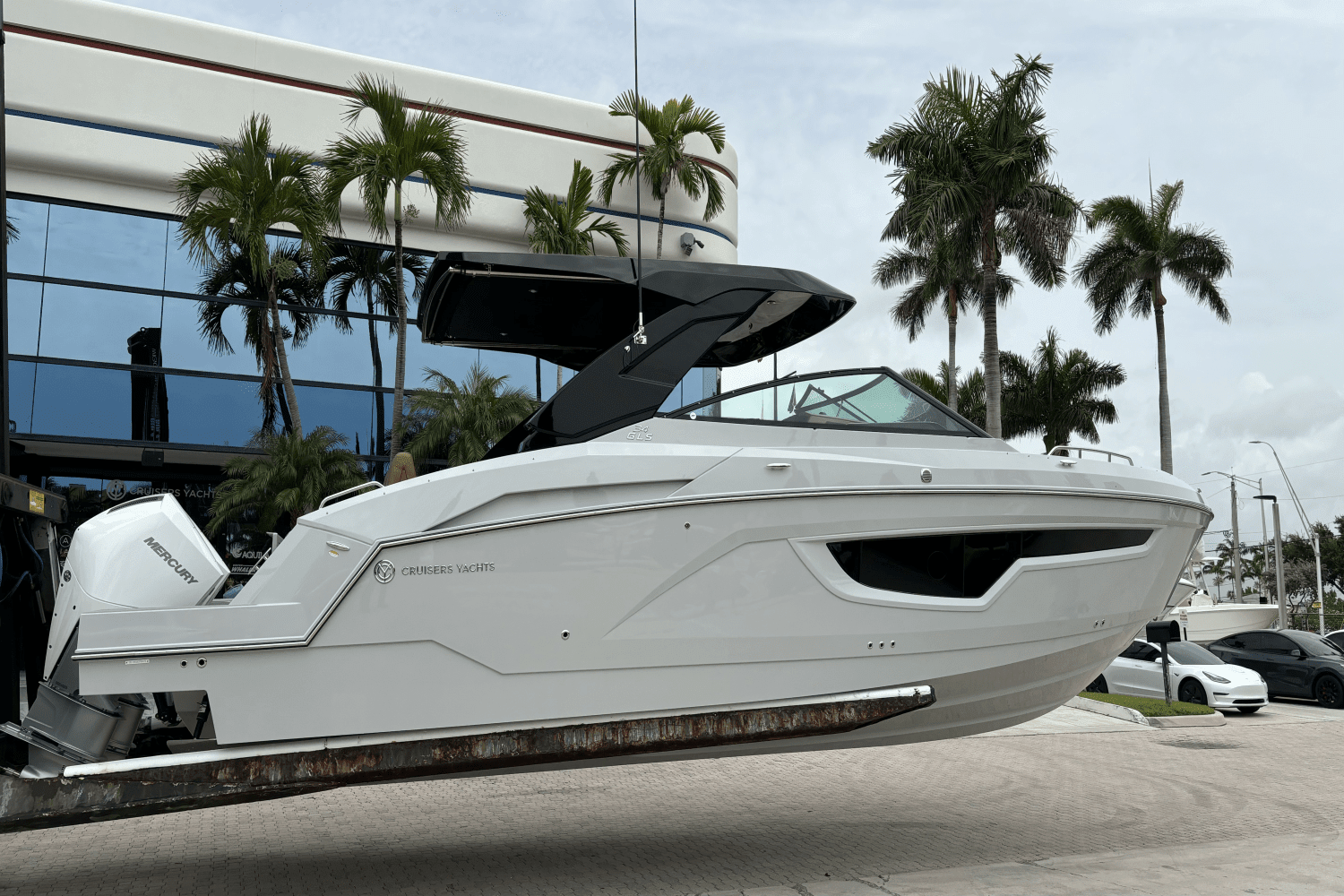 2025 Cruisers Yachts 34 GLS South Beach Outboard Image Thumbnail #2