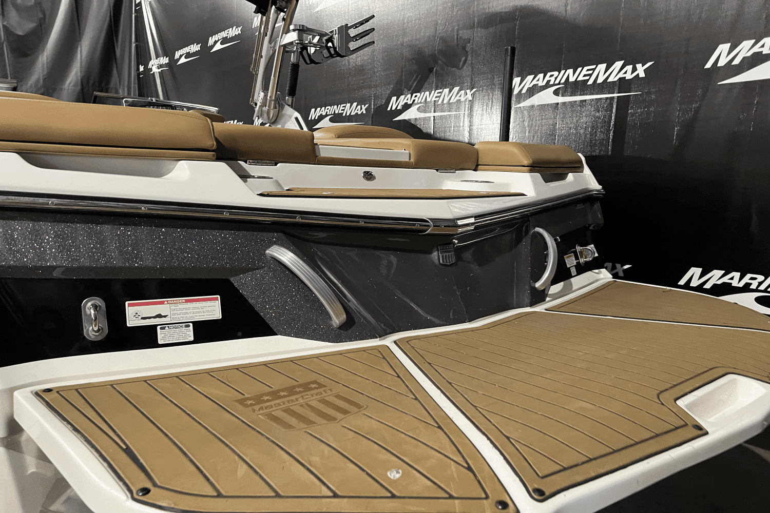 2019 Mastercraft XT23 Image Thumbnail #3