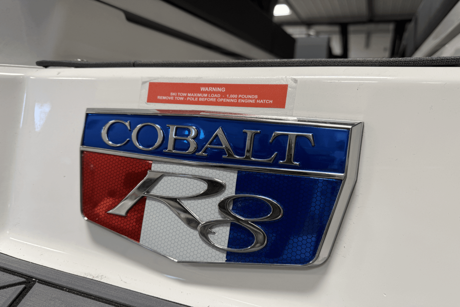 2025 Cobalt R8 Outboard Image Thumbnail #34