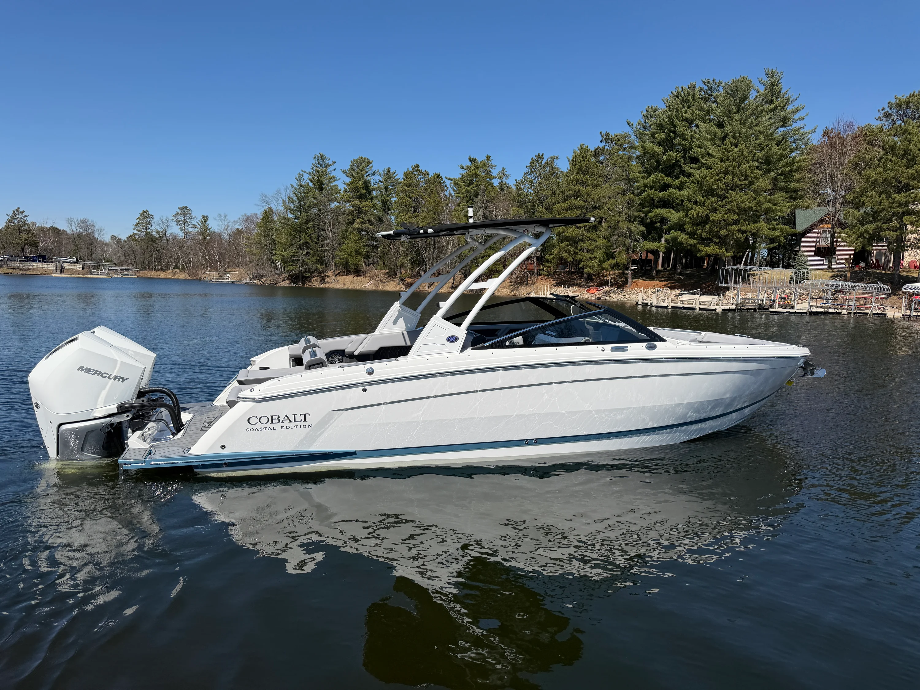 2025 Cobalt R8 Outboard Image Thumbnail #0