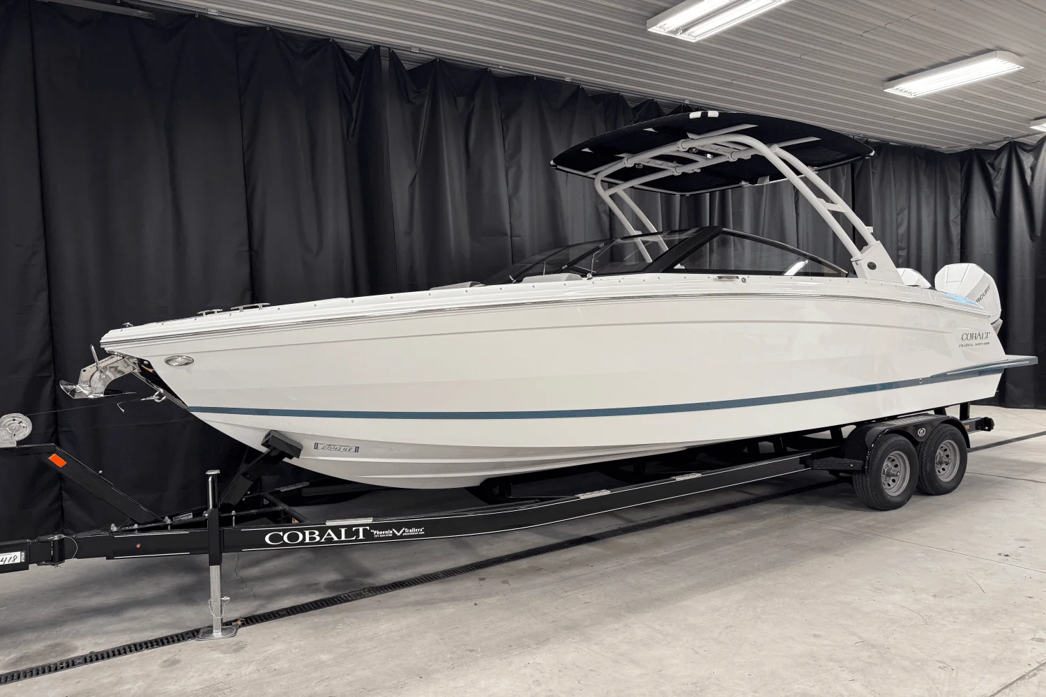 Thumbnail 3 for 2025 Cobalt R8 Outboard