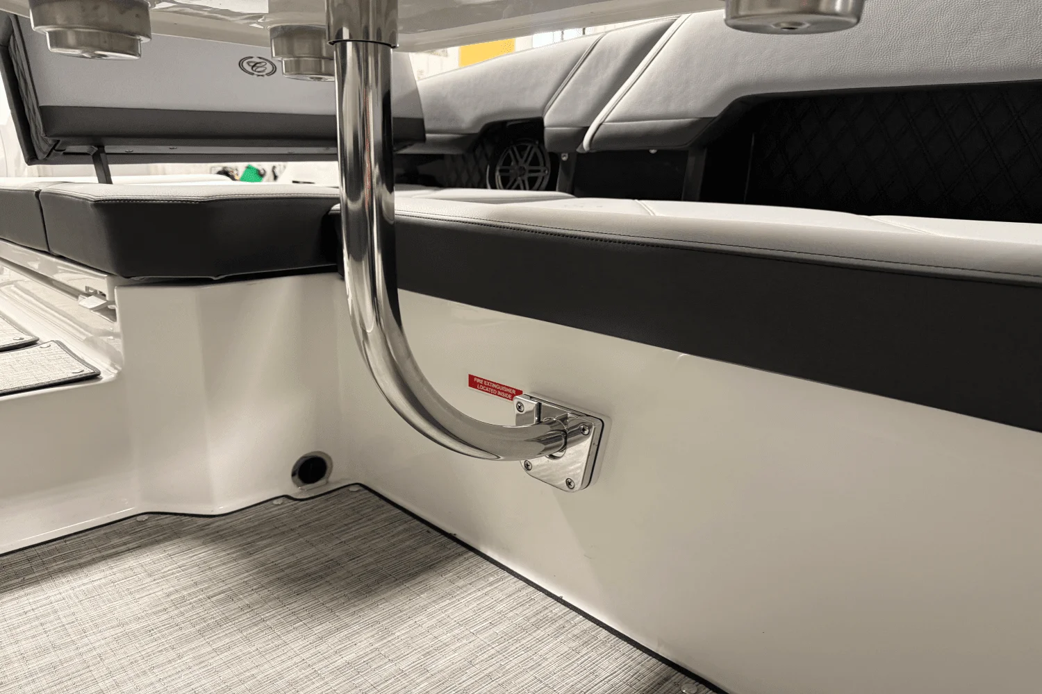 2025 Cobalt R8 Outboard Image Thumbnail #87