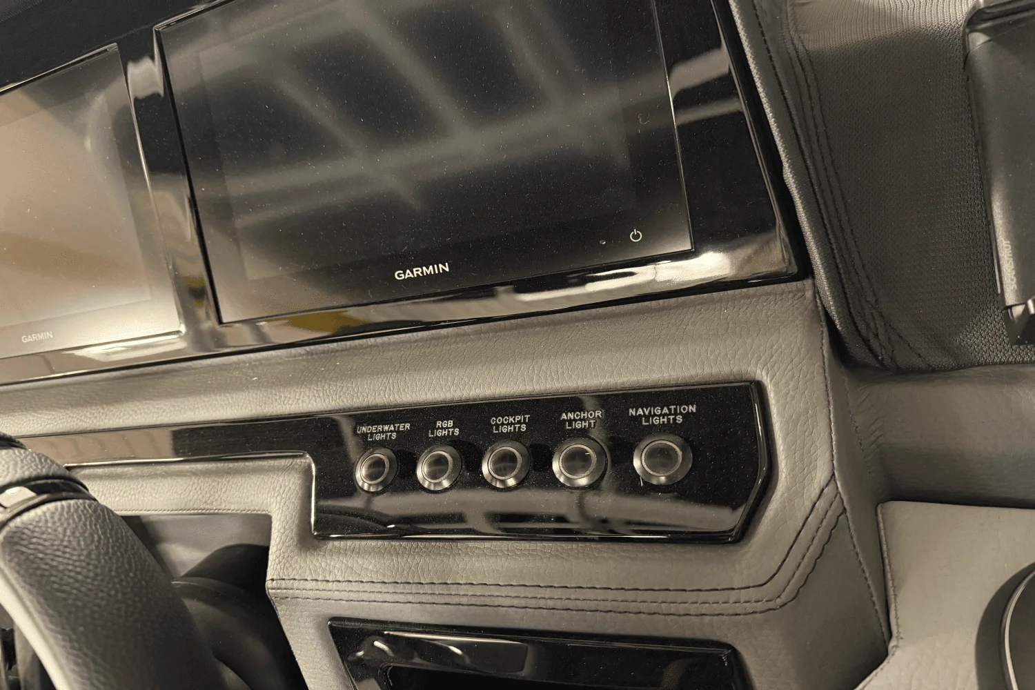 2025 Cobalt R8 Outboard Image Thumbnail #98