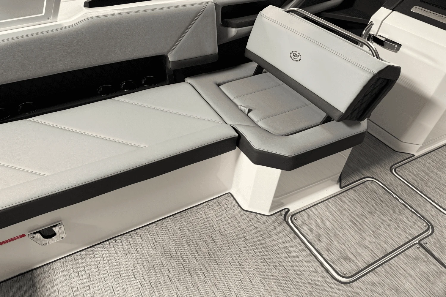 2025 Cobalt R8 Outboard Image Thumbnail #64