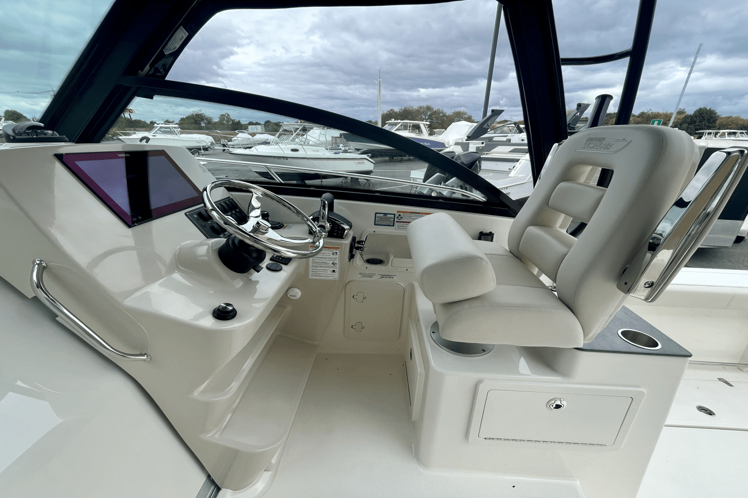 2025 Boston Whaler 285 Conquest Image Thumbnail #18