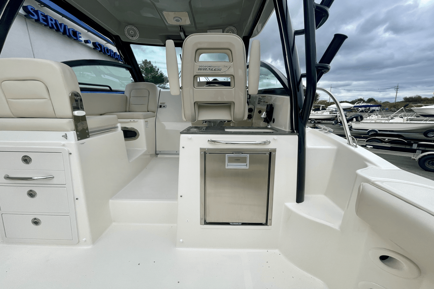 2025 Boston Whaler 285 Conquest Image Thumbnail #11