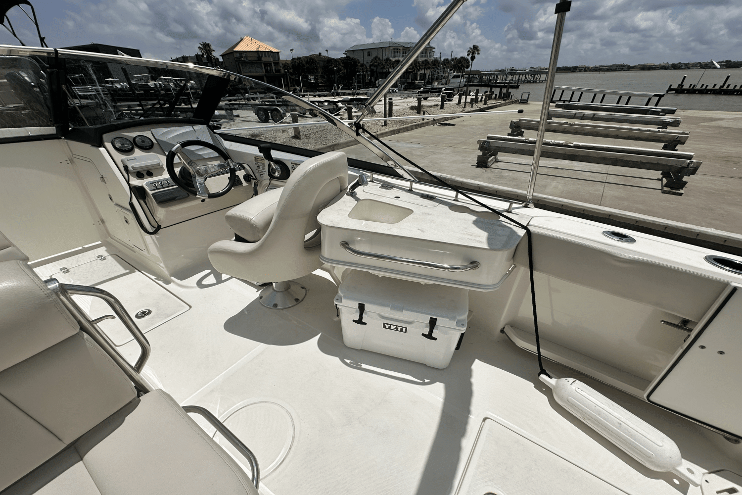 2018 Boston Whaler 230 VANTAGE Image Thumbnail #20