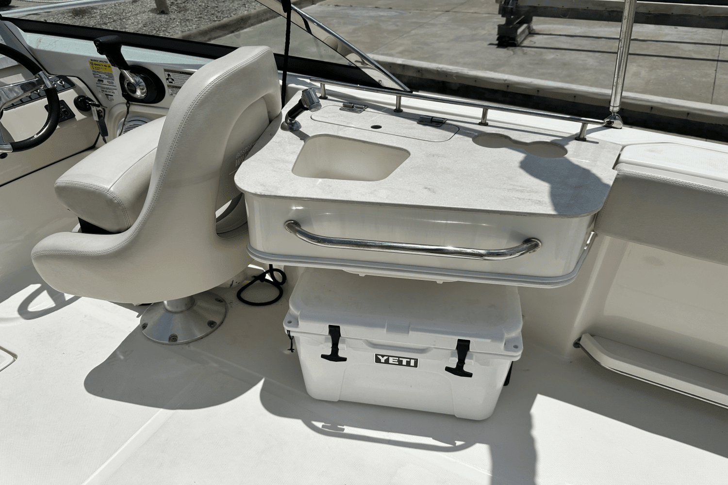 2018 Boston Whaler 230 VANTAGE Image Thumbnail #21