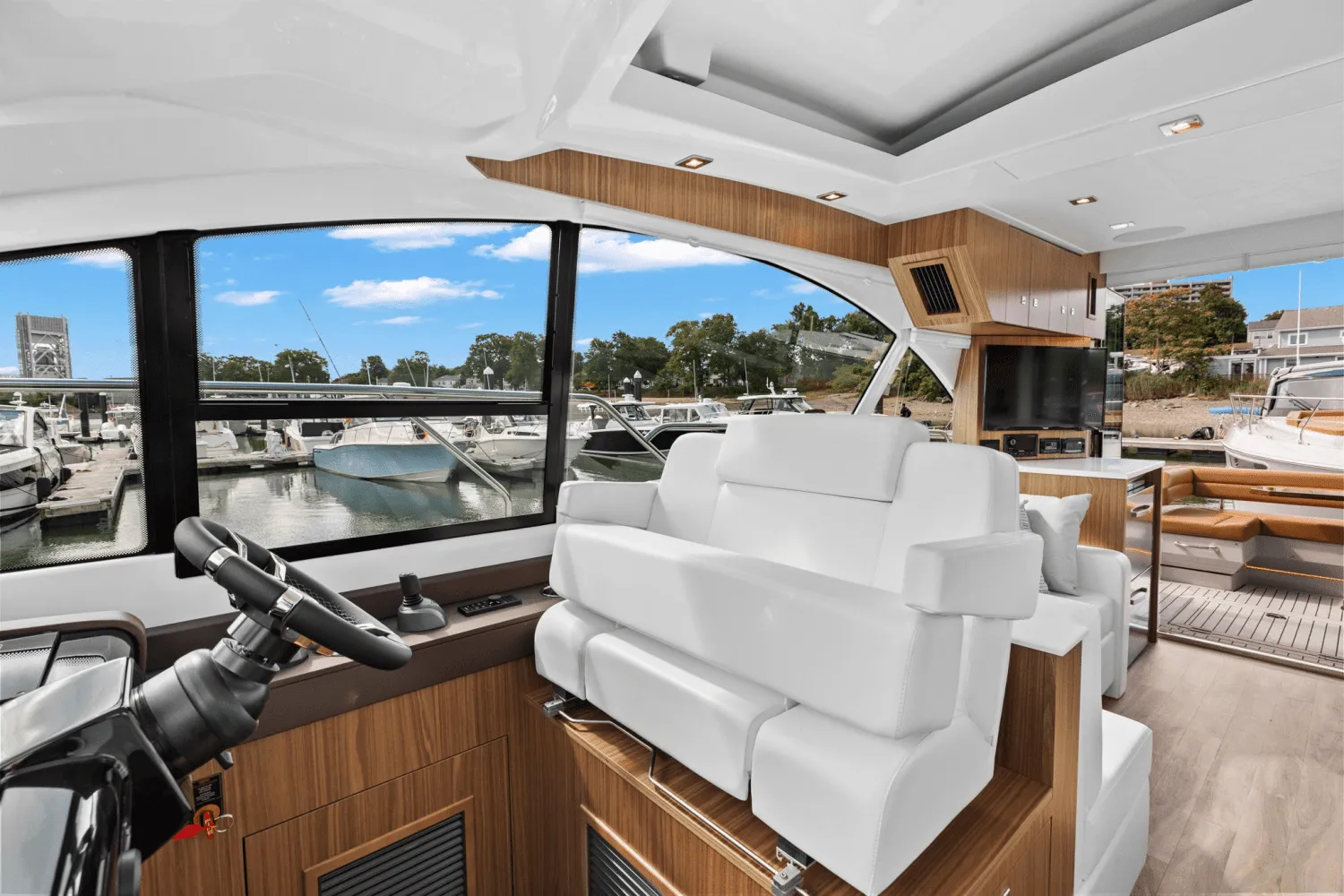 2025 Cruisers Yachts 50 Cantius Image Thumbnail #30