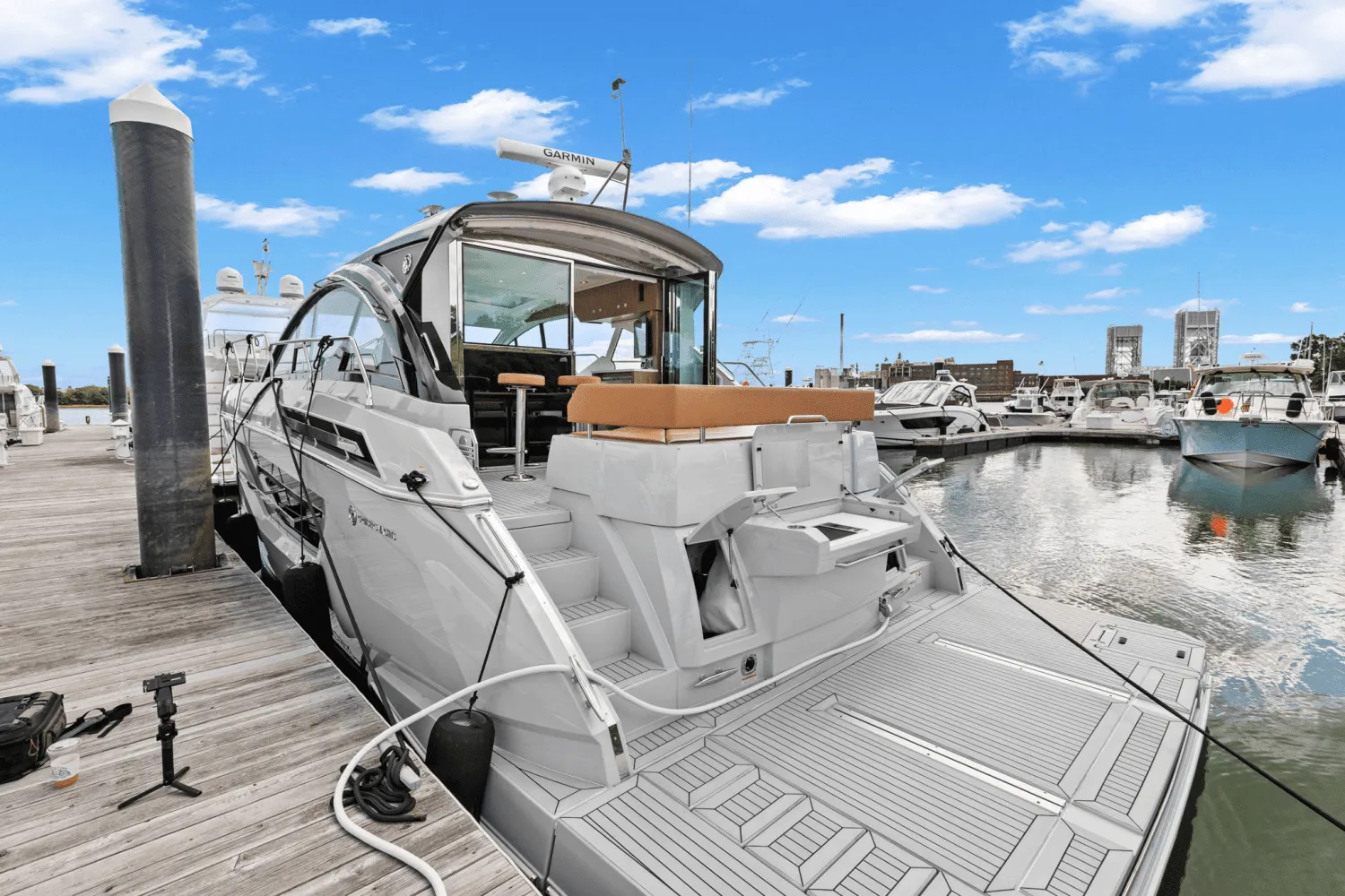 2025 Cruisers Yachts 50 Cantius Image Thumbnail #9