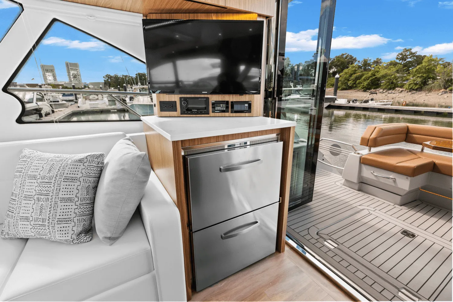 2025 Cruisers Yachts 50 Cantius Image Thumbnail #28