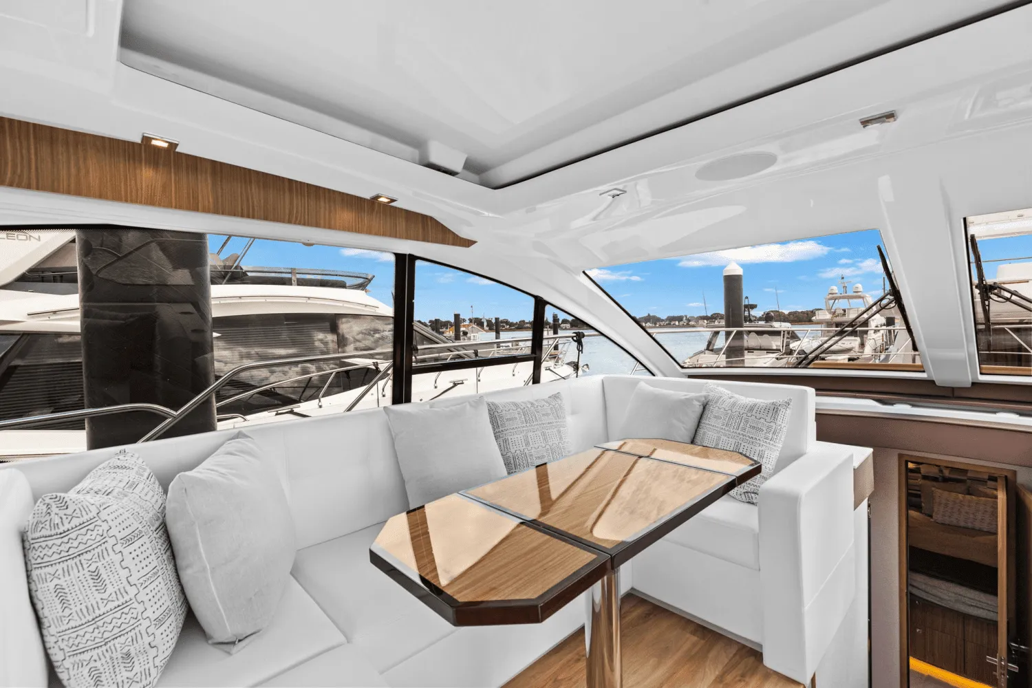 2025 Cruisers Yachts 50 Cantius Image Thumbnail #25