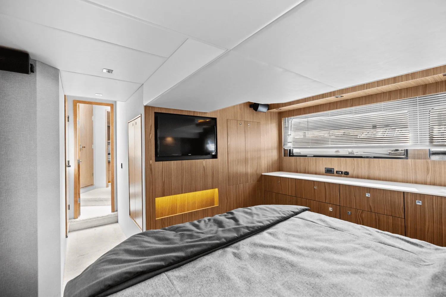 2025 Cruisers Yachts 50 Cantius Image Thumbnail #50