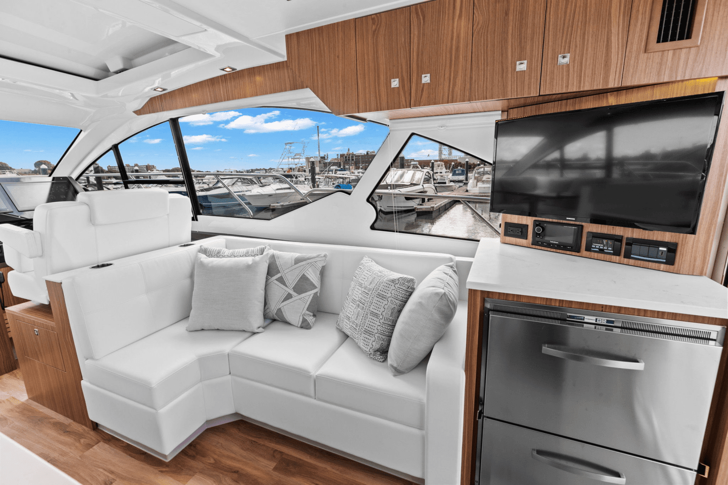 2025 Cruisers Yachts 50 Cantius Image Thumbnail #24
