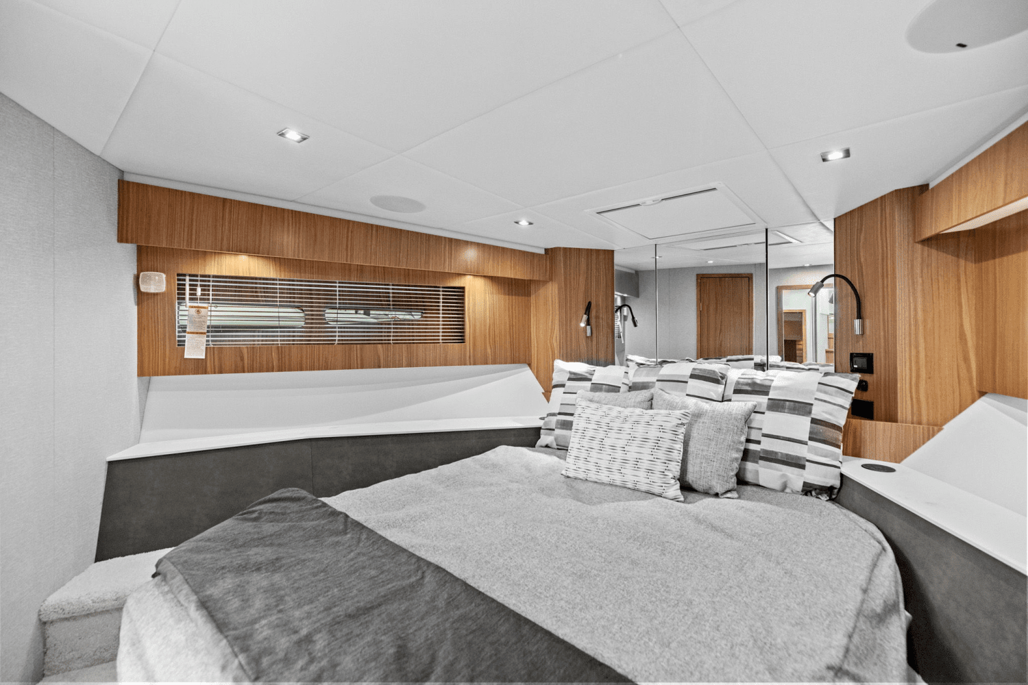 2025 Cruisers Yachts 50 Cantius Image Thumbnail #41