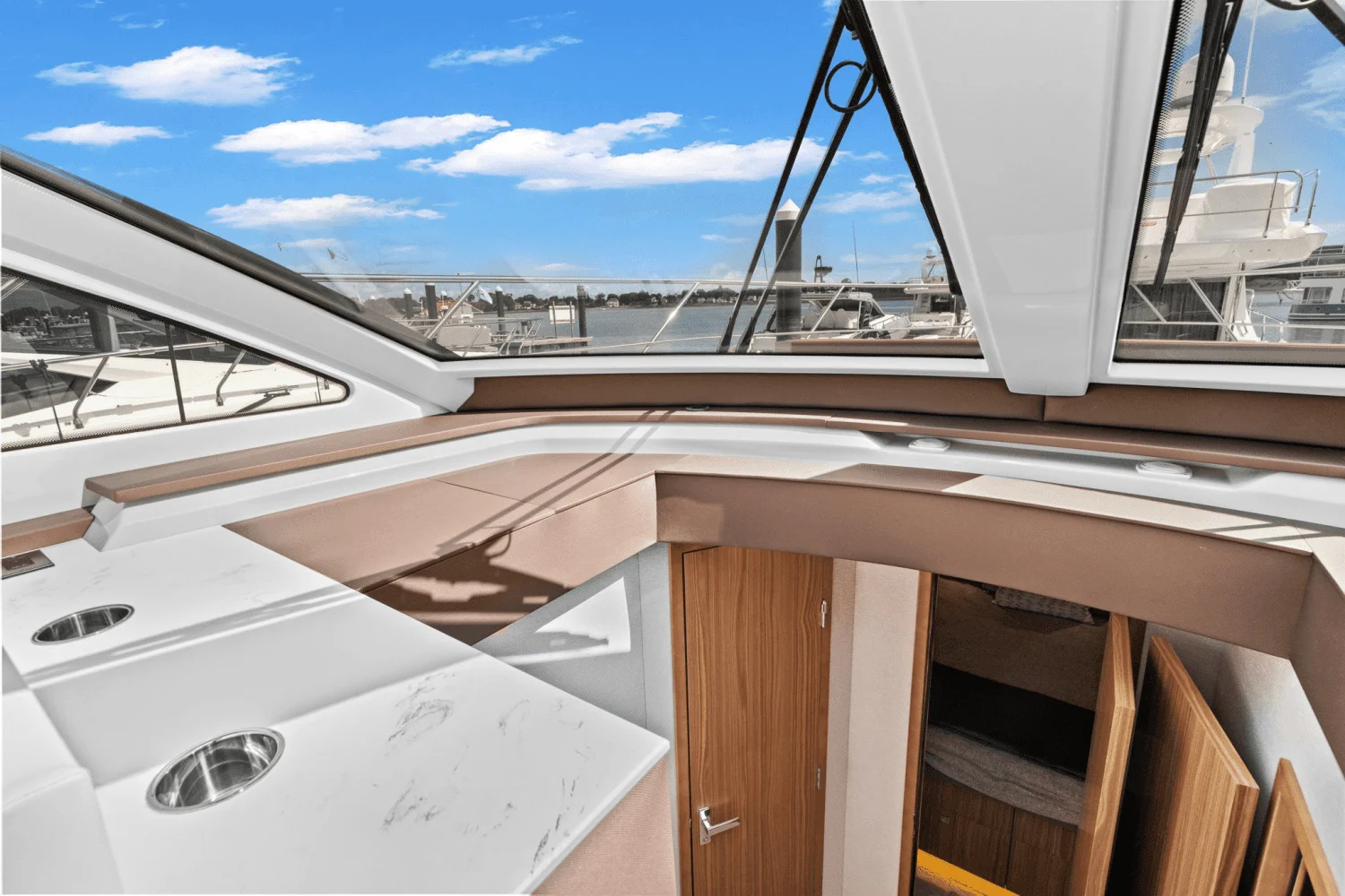 2025 Cruisers Yachts 50 Cantius Image Thumbnail #35