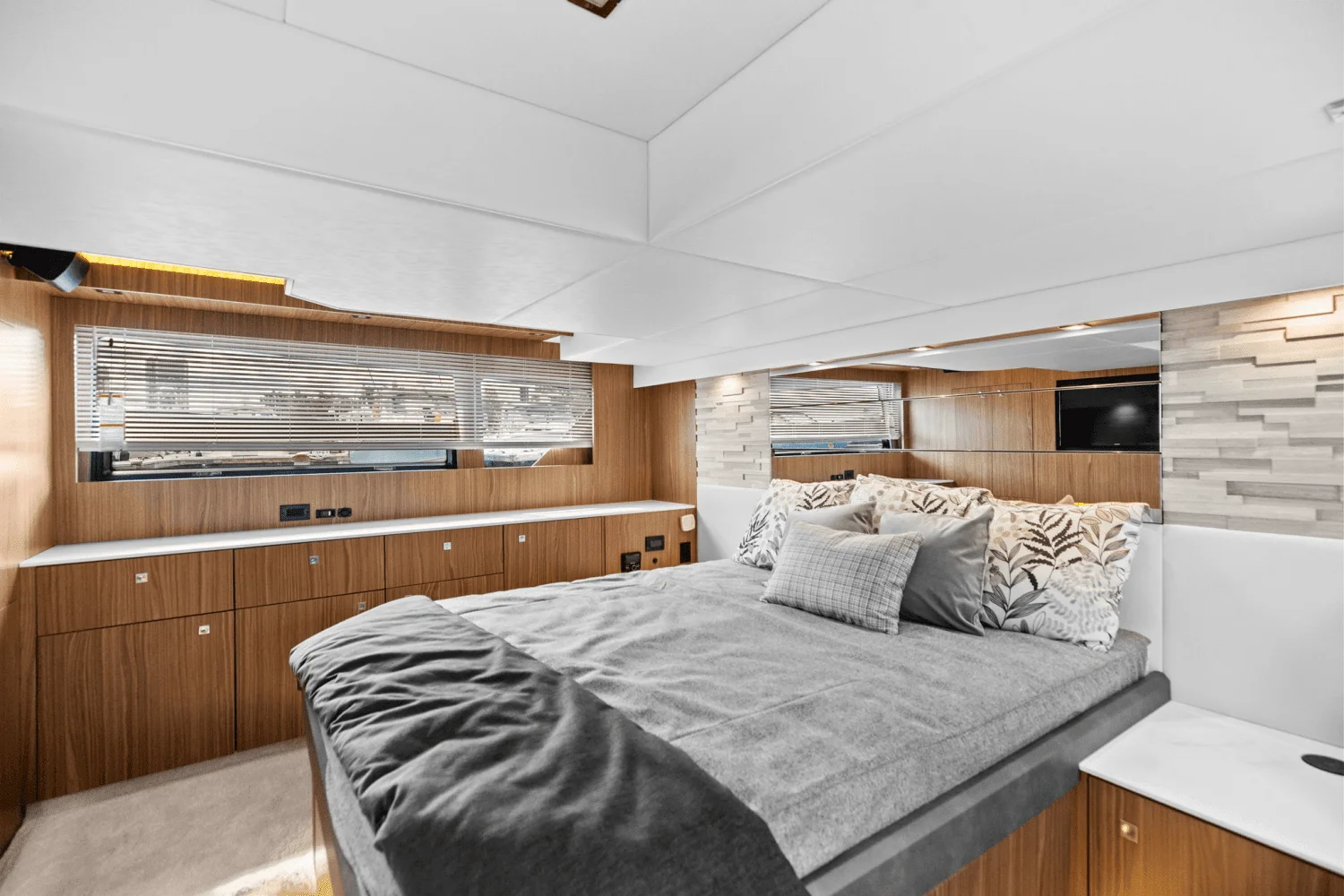 2025 Cruisers Yachts 50 Cantius Image Thumbnail #47