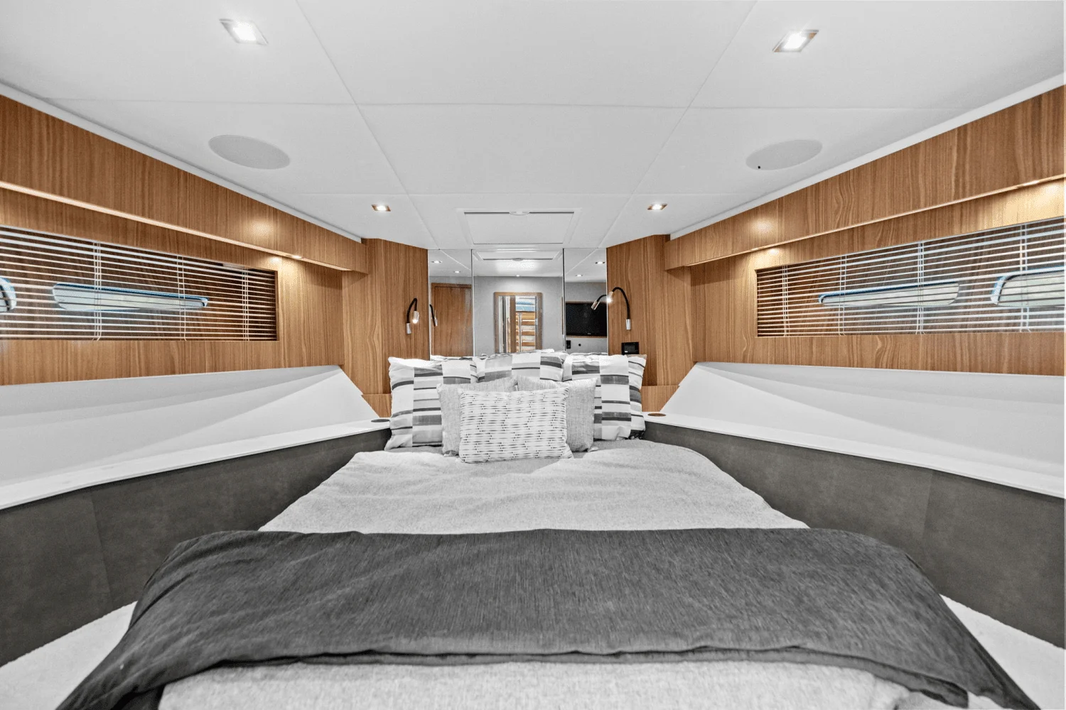 2025 Cruisers Yachts 50 Cantius Image Thumbnail #39