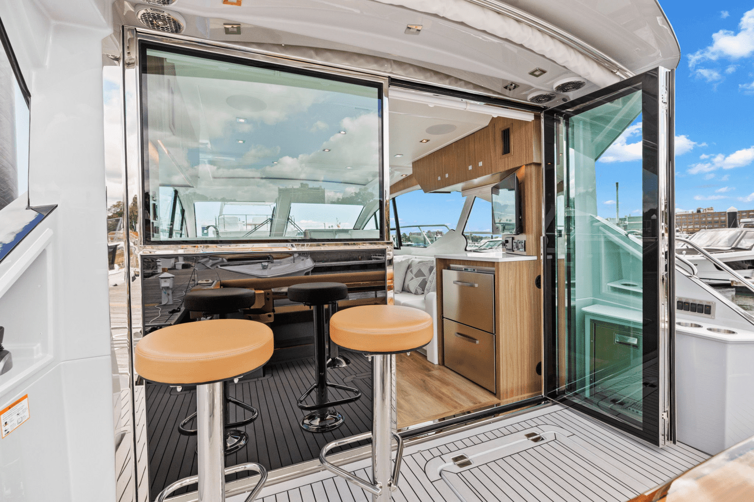 2025 Cruisers Yachts 50 Cantius Image Thumbnail #17