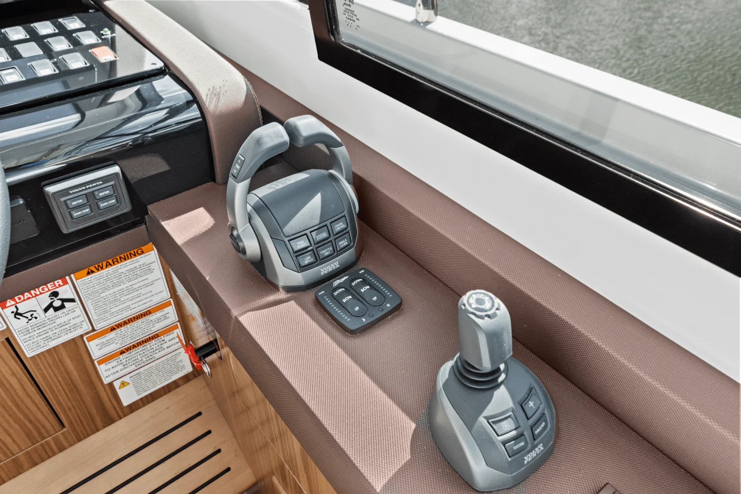 2025 Cruisers Yachts 50 Cantius Image Thumbnail #33