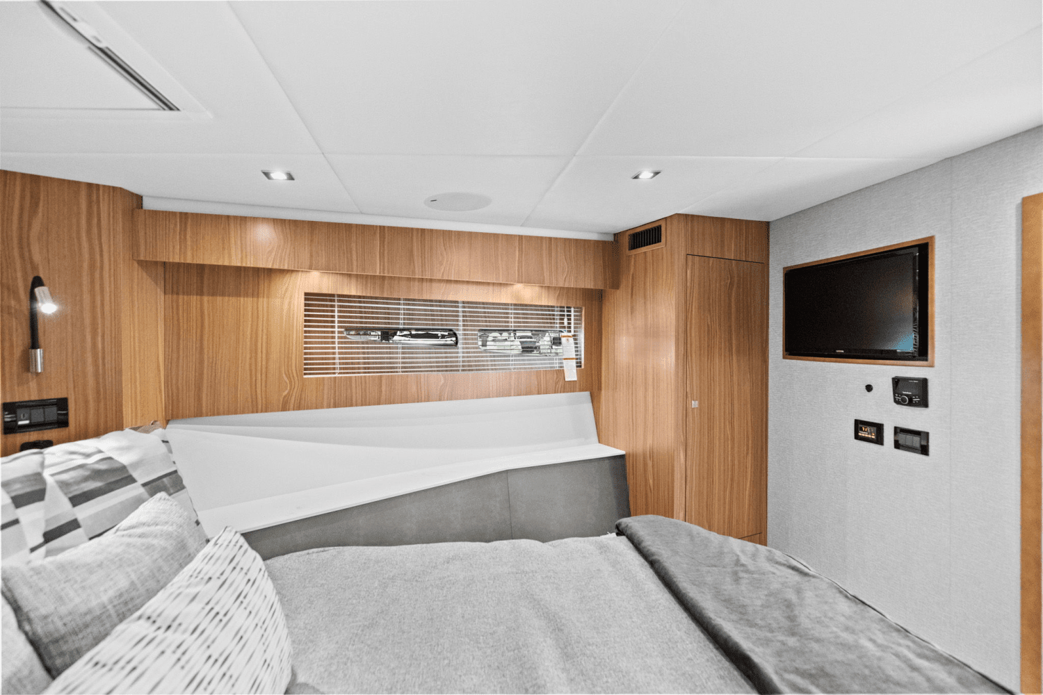 2025 Cruisers Yachts 50 Cantius Image Thumbnail #40