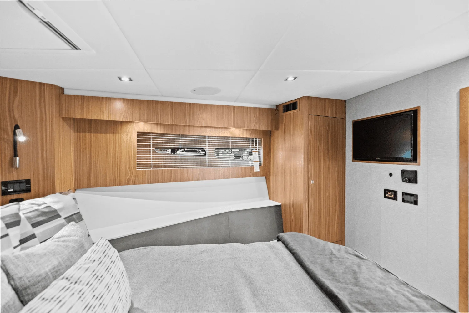 2025 Cruisers Yachts 50 Cantius Image Thumbnail #40