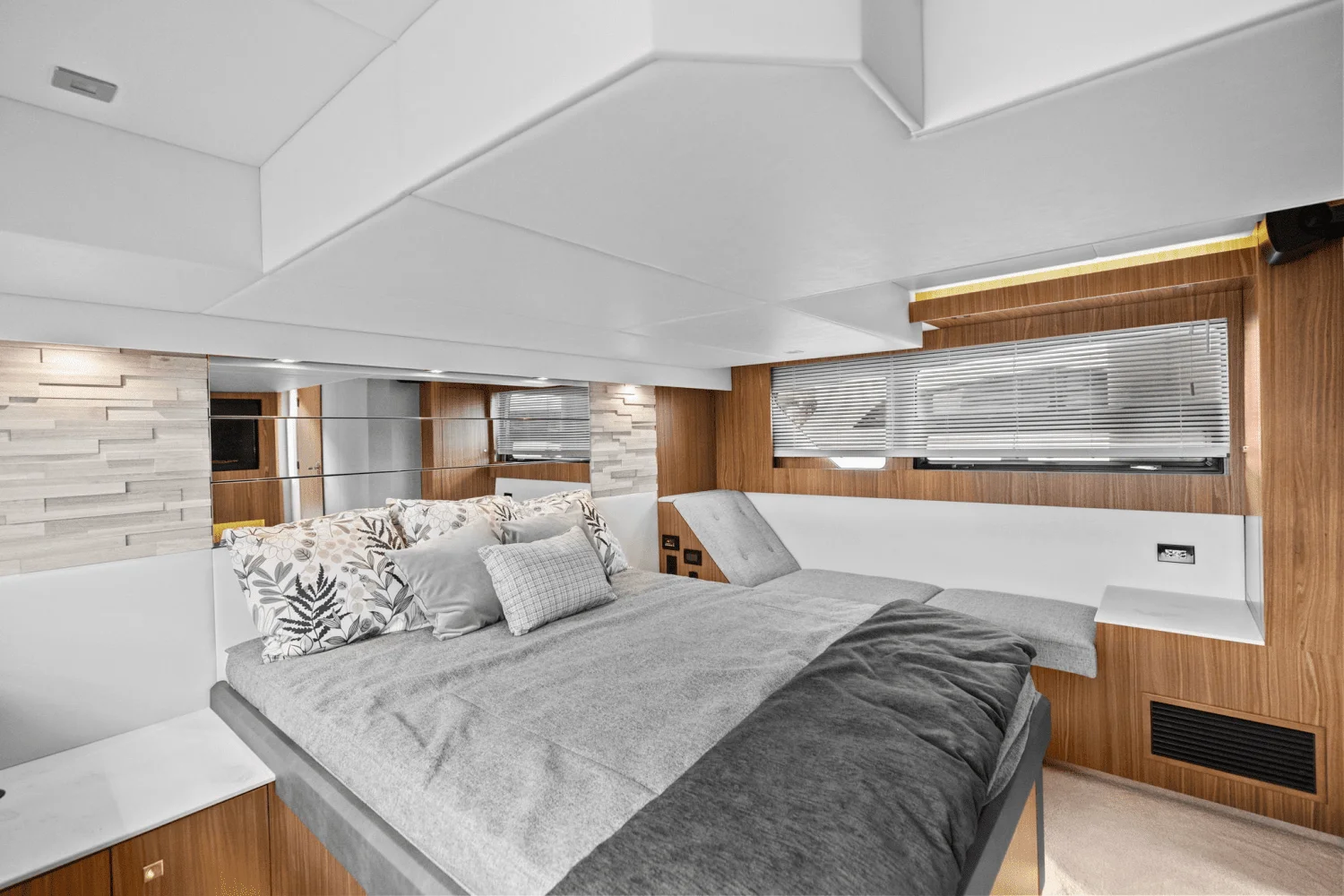 2025 Cruisers Yachts 50 Cantius Image Thumbnail #48