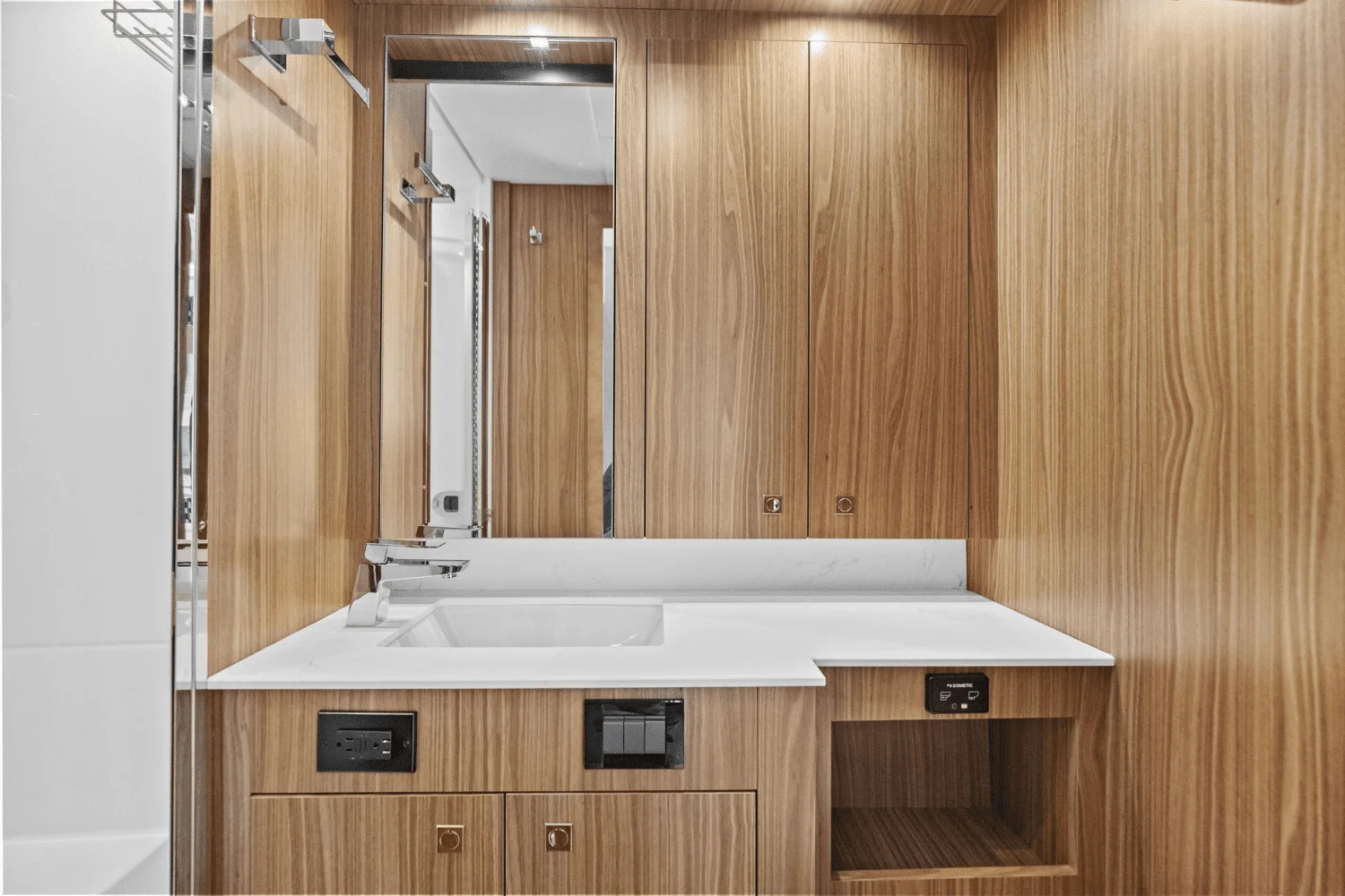 2025 Cruisers Yachts 50 Cantius Image Thumbnail #52