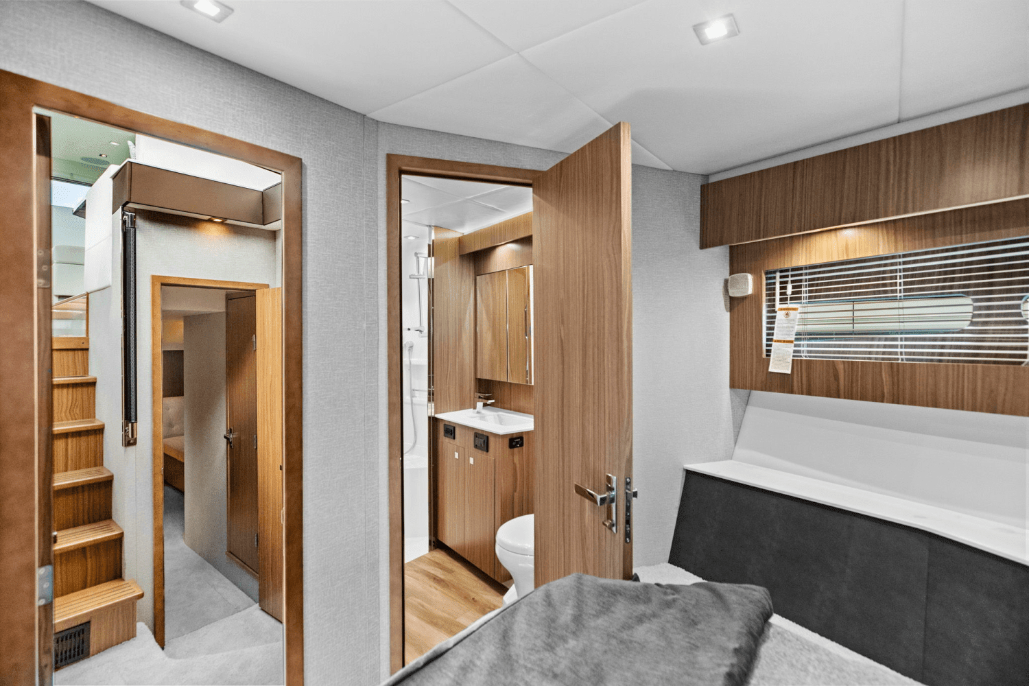 2025 Cruisers Yachts 50 Cantius Image Thumbnail #43