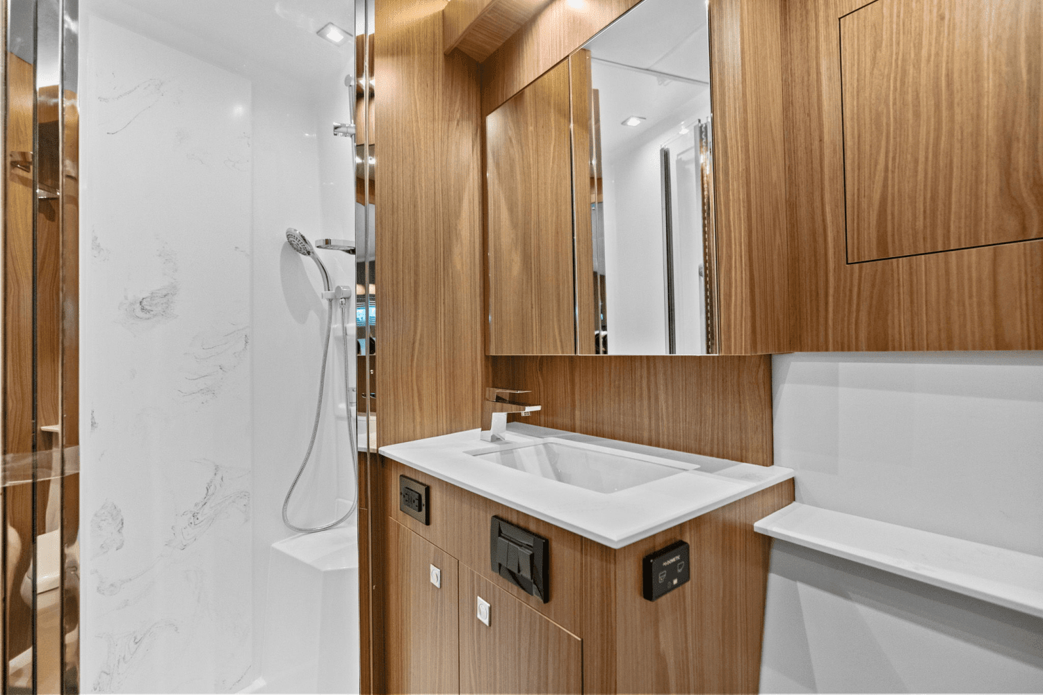 2025 Cruisers Yachts 50 Cantius Image Thumbnail #44