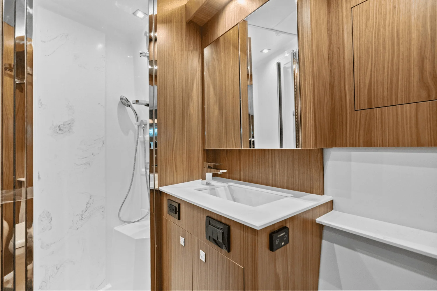 2025 Cruisers Yachts 50 Cantius Image Thumbnail #44